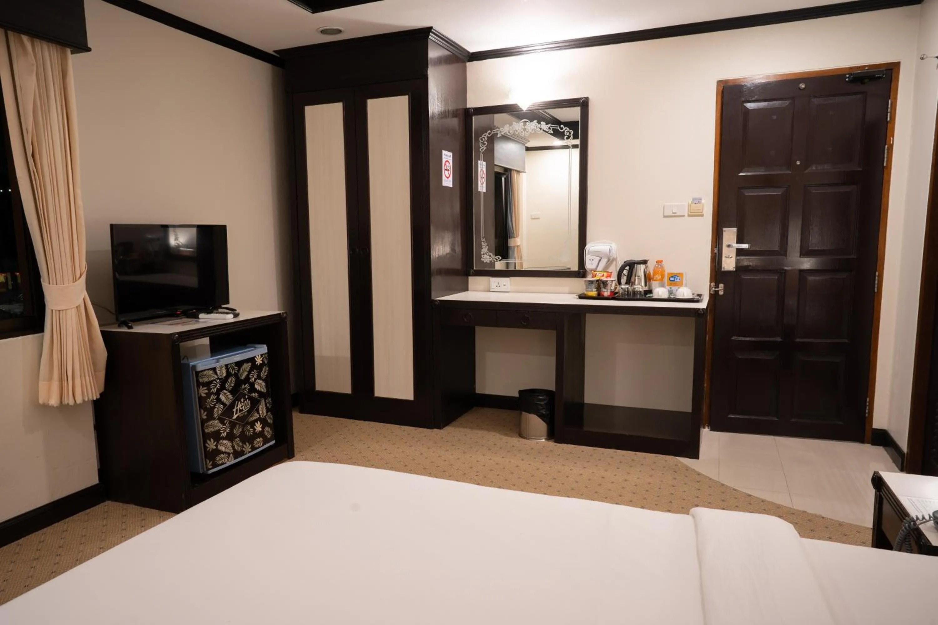 Photo of the whole room, Bed in Betong Hello Hotel