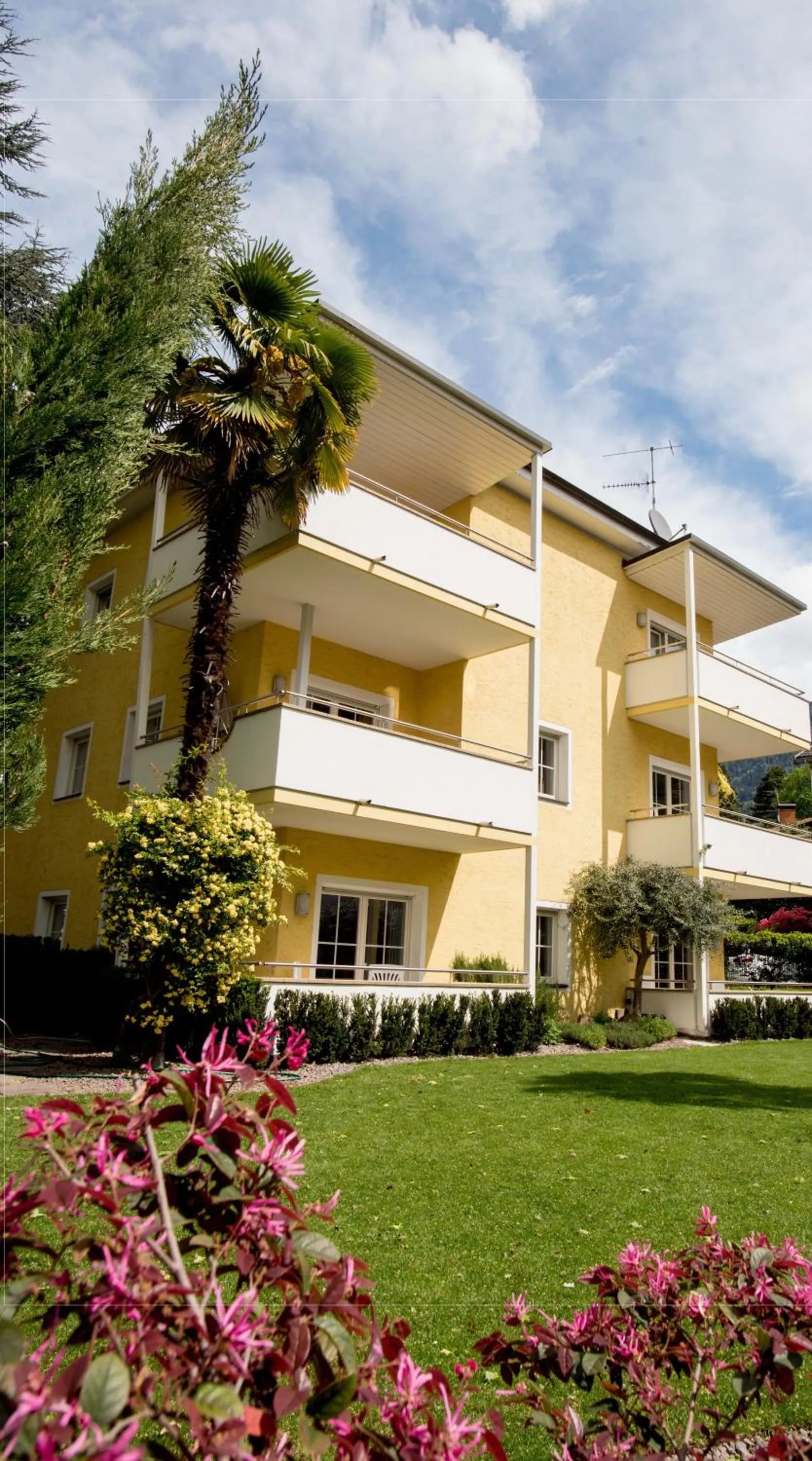 Garden in Apartments Villa Majense