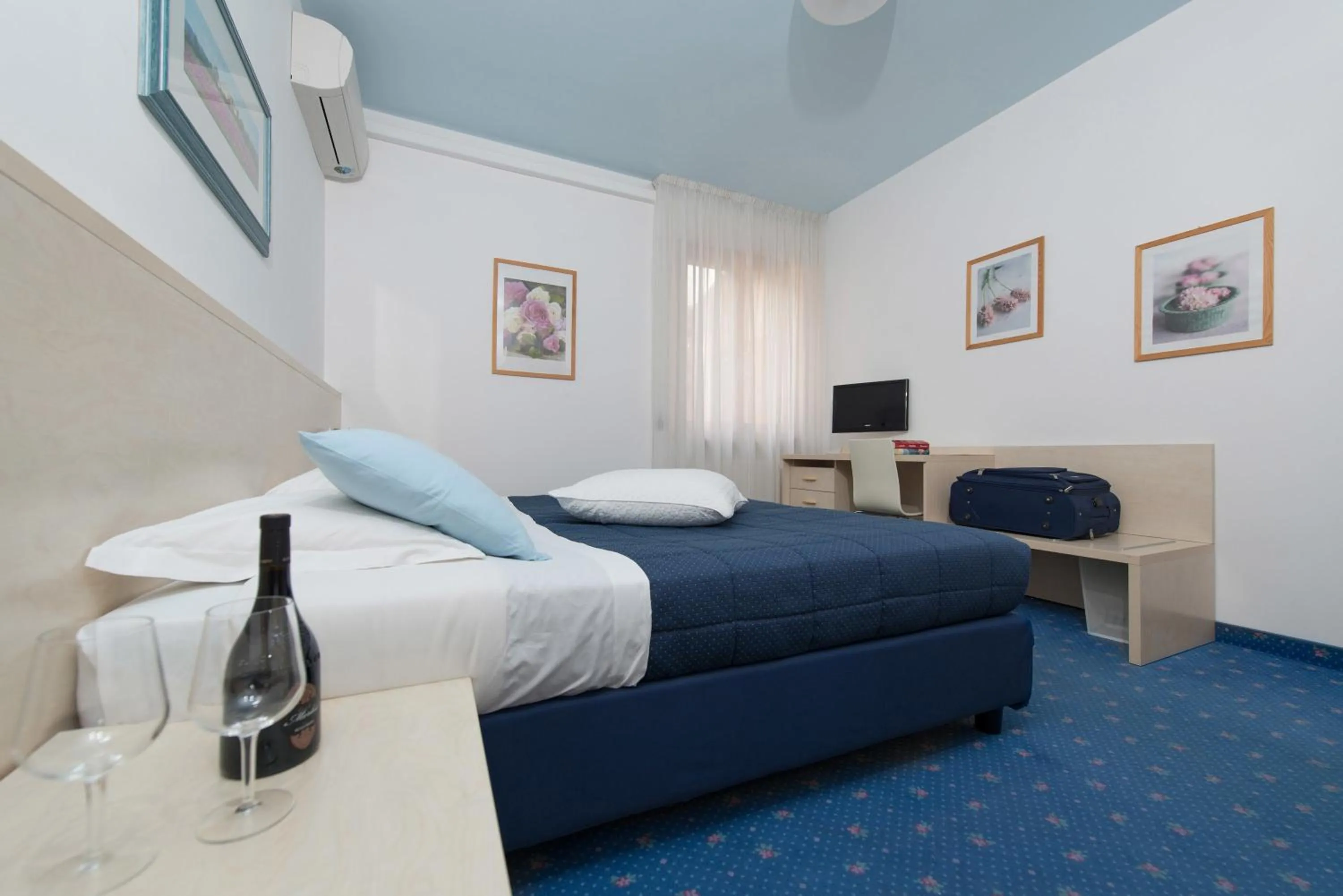 Photo of the whole room, Bed in Hotel Erika