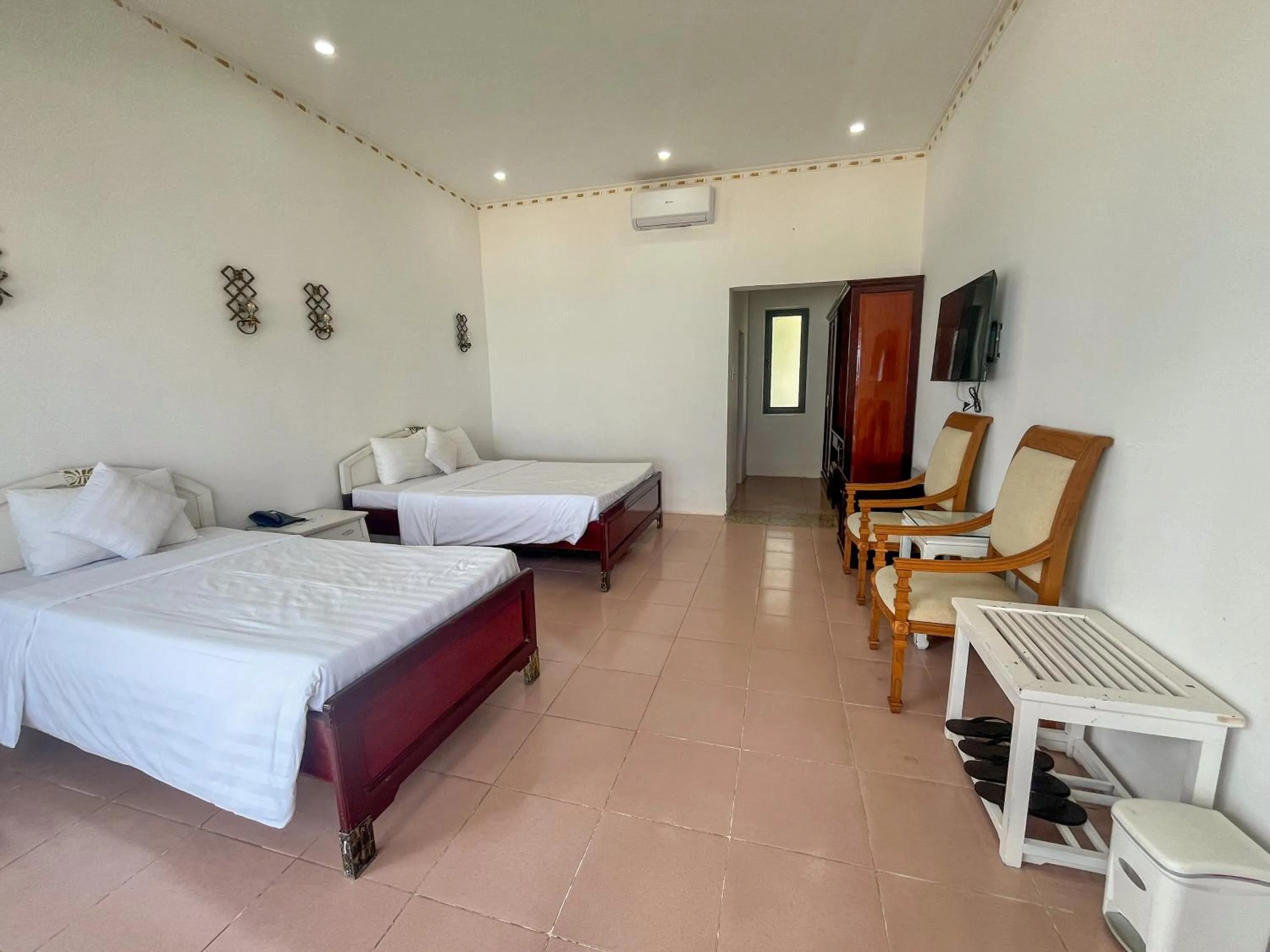 Photo of the whole room, Bed in Hawaii Resort Phu Quoc