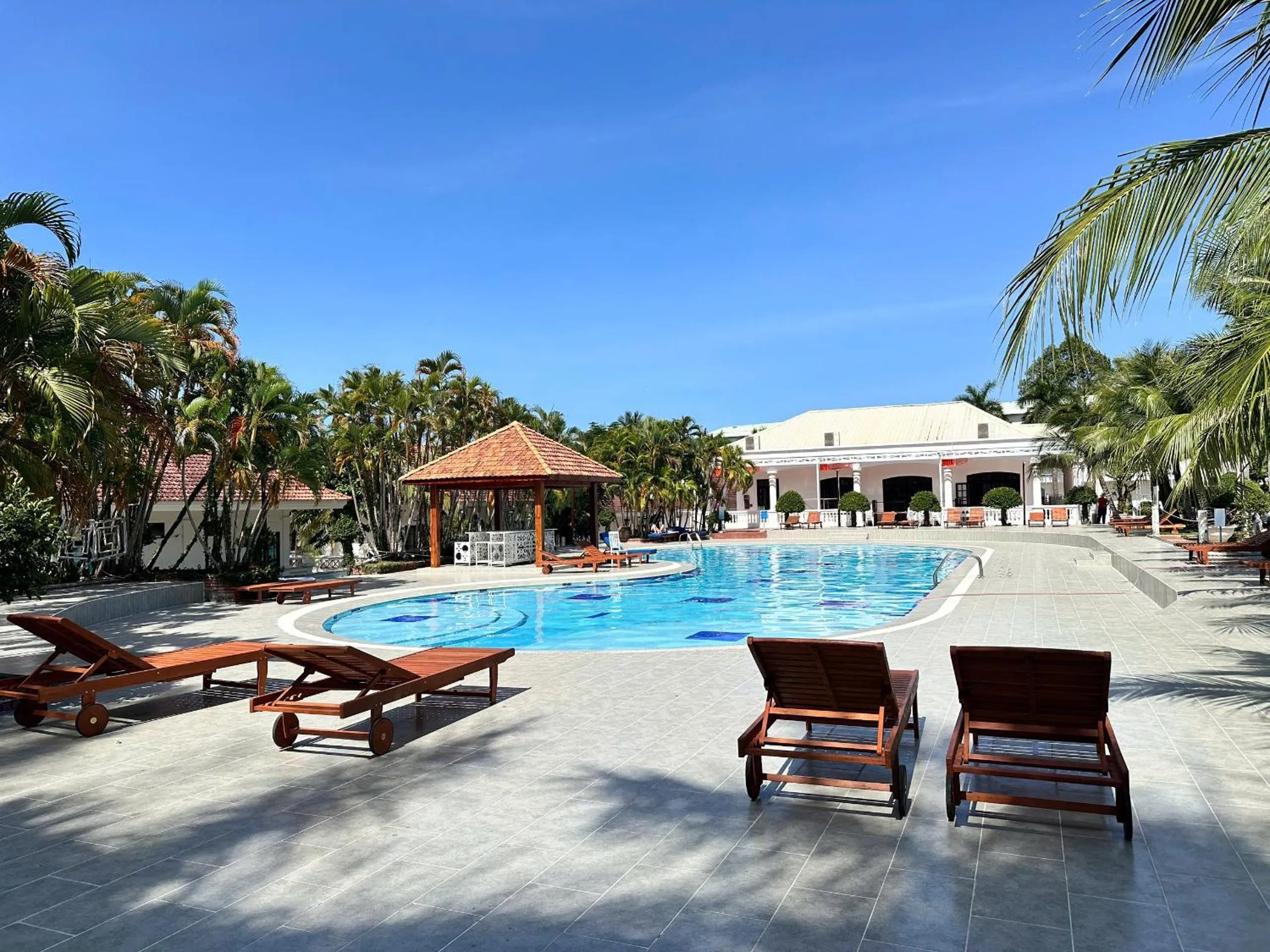 Swimming pool in Hawaii Resort Phu Quoc