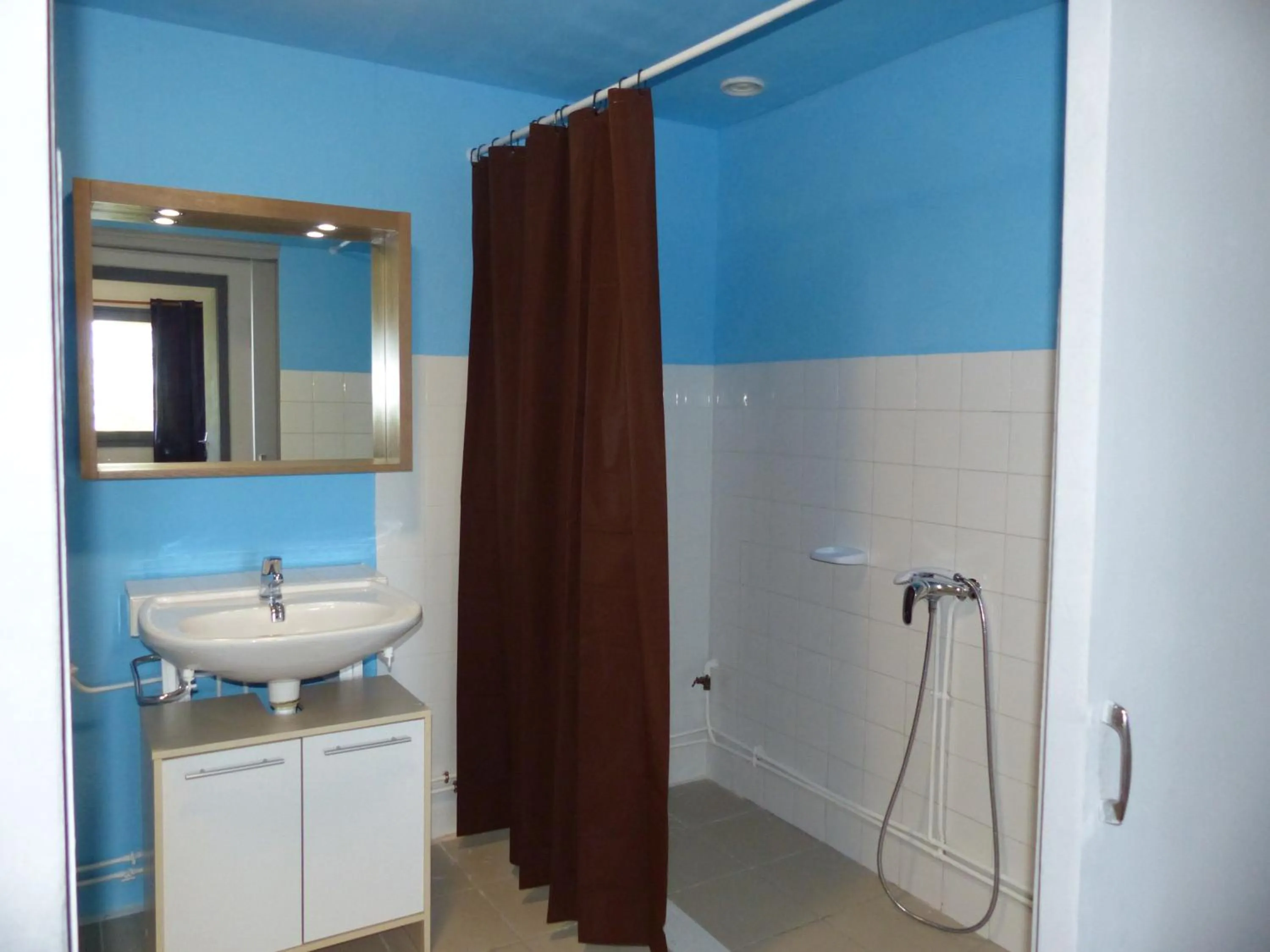 Shower in Les Aveilles