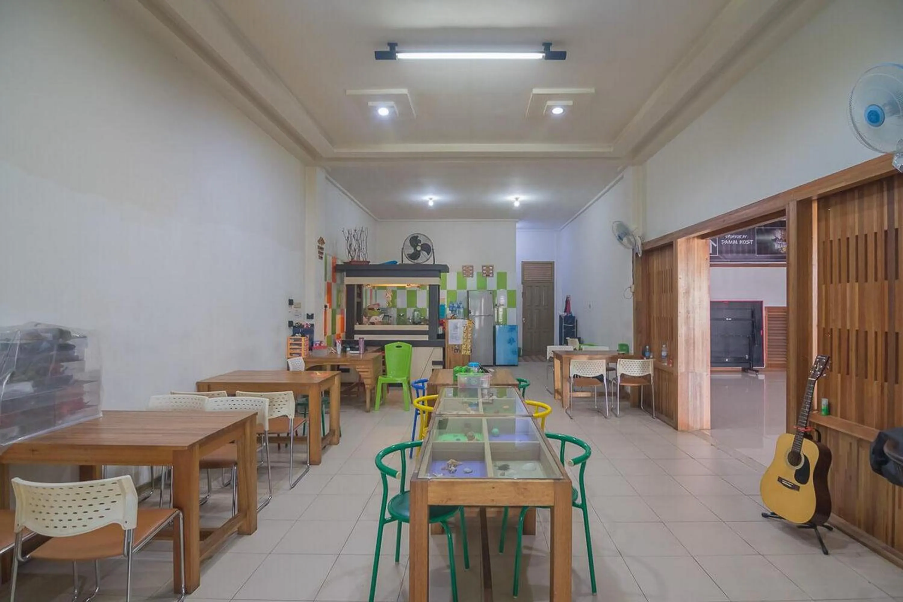 Restaurant/places to eat in RedDoorz near Gajah Mada Pontianak