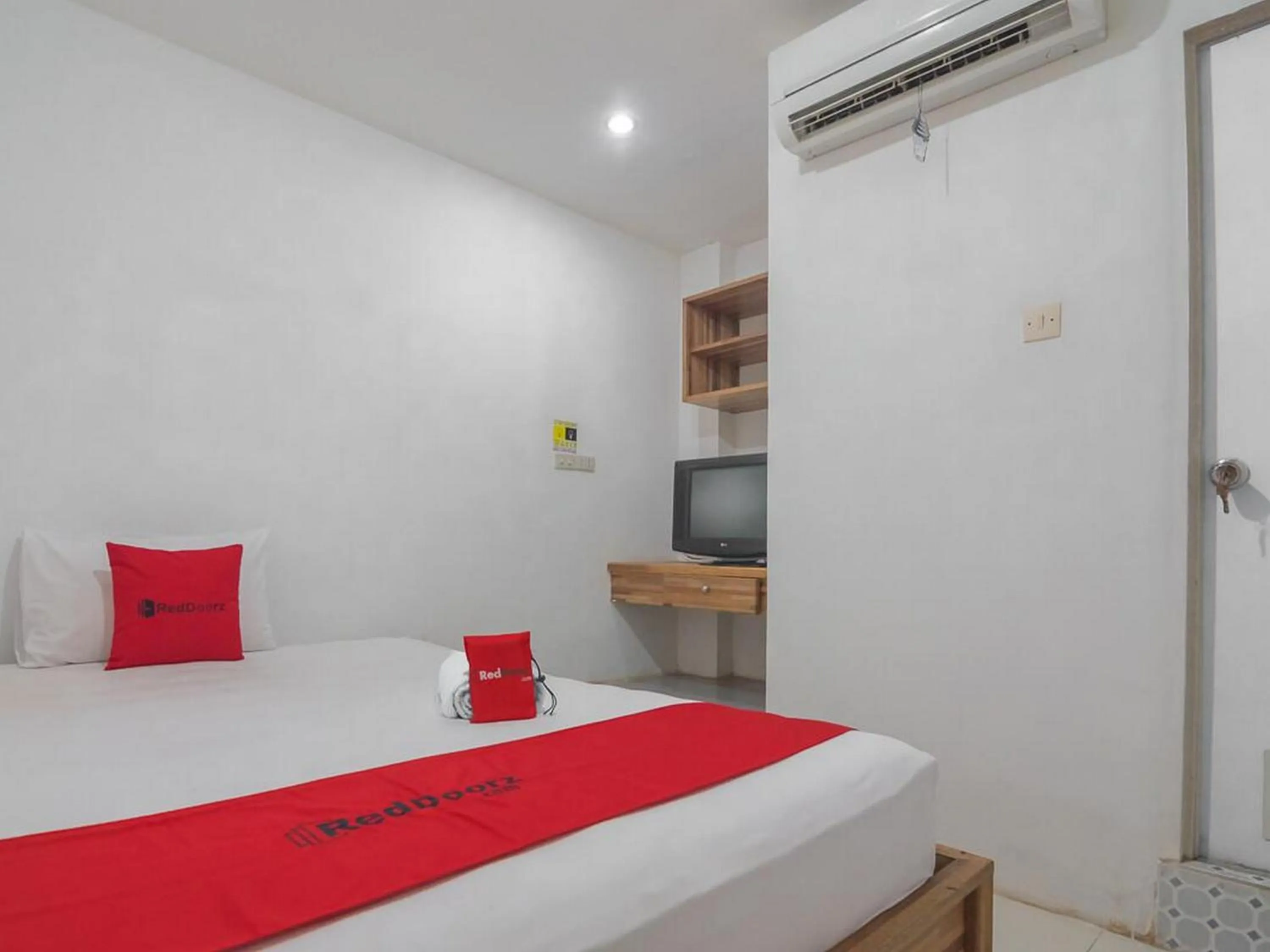 Bedroom, Bed in RedDoorz near Gajah Mada Pontianak