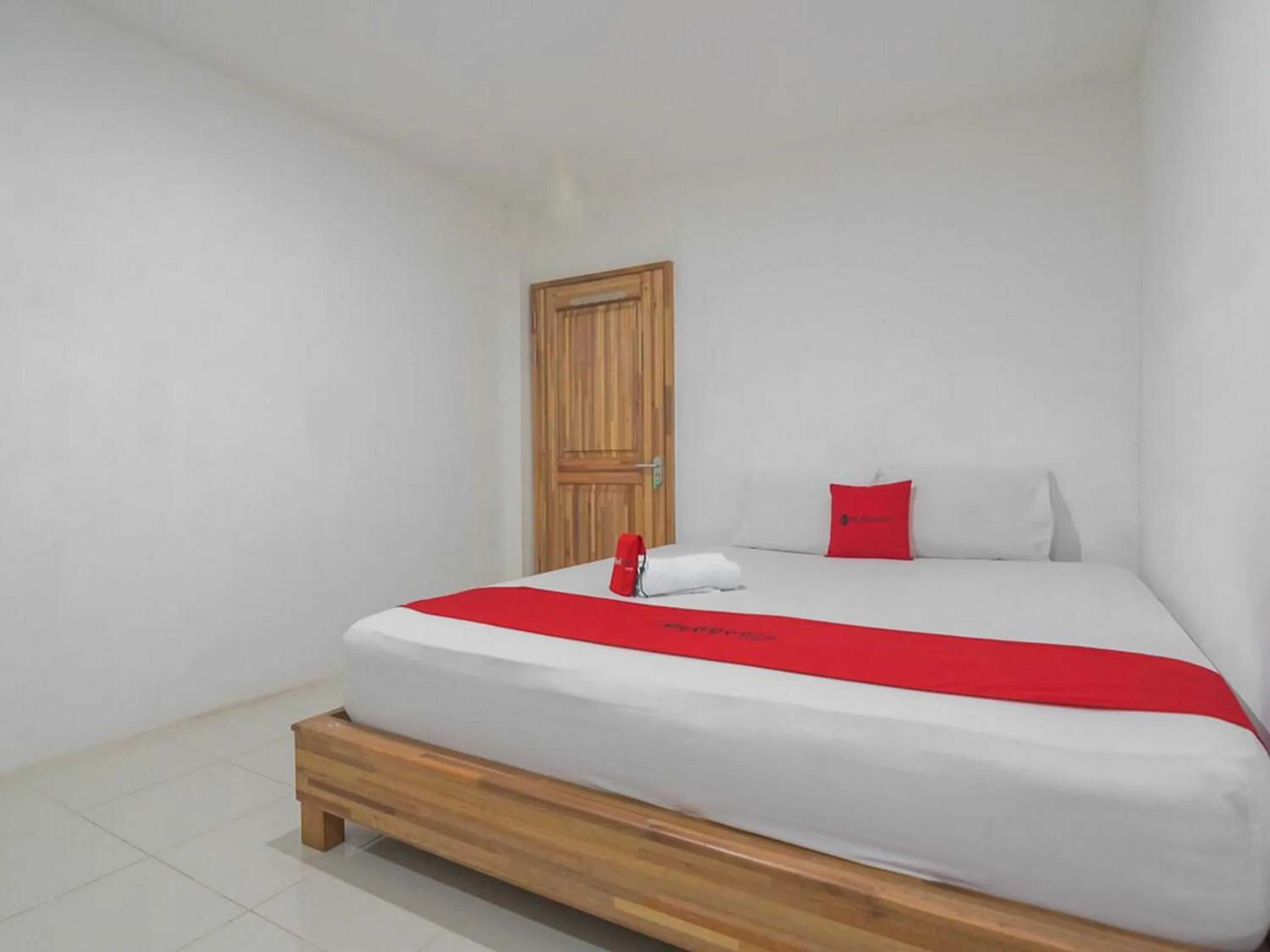 Bedroom, Bed in RedDoorz near Gajah Mada Pontianak