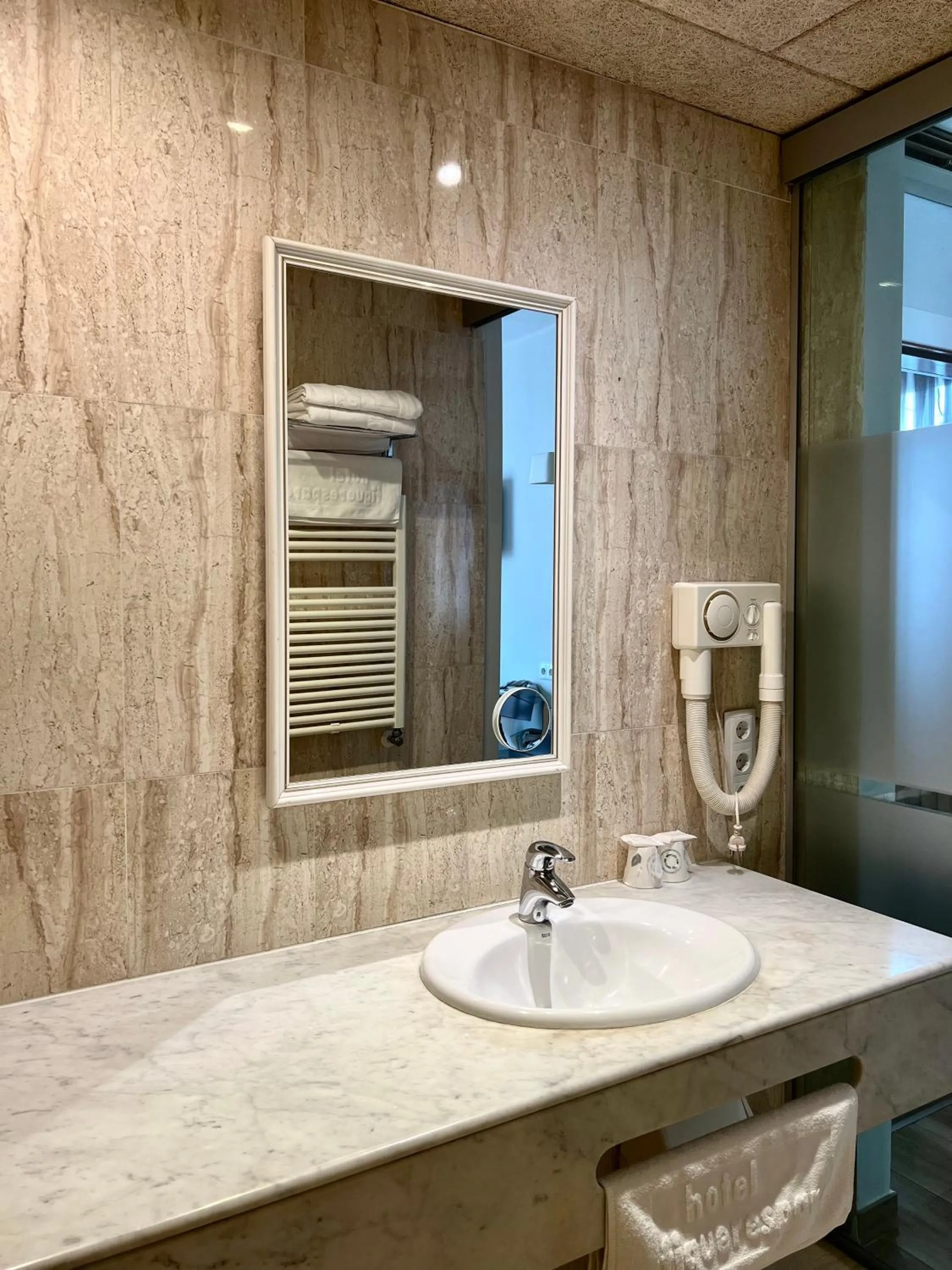 Bathroom in Hotel & Restaurant Figueres Parc