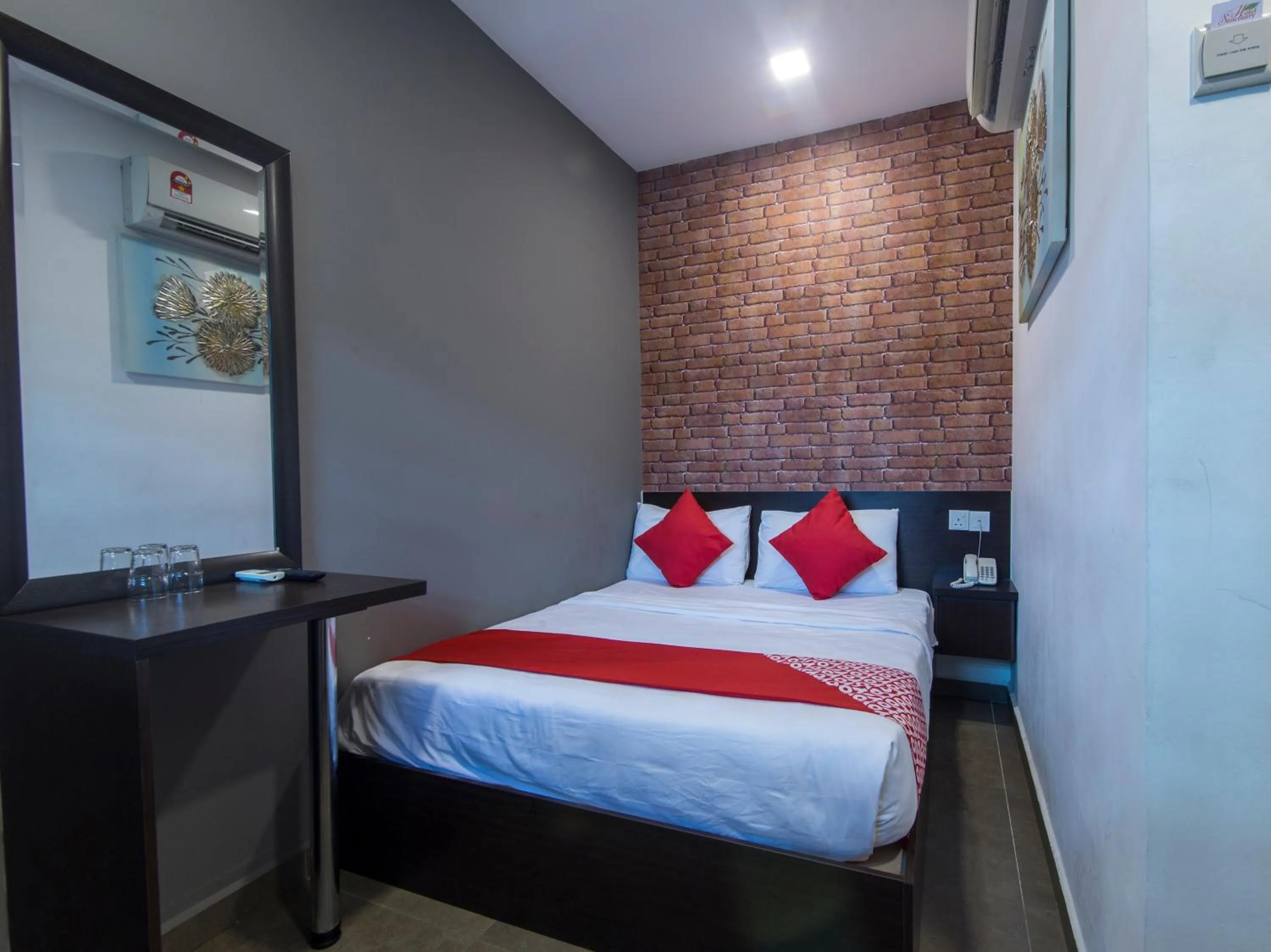 Bedroom in OYO 876 Hotel Sanctuary