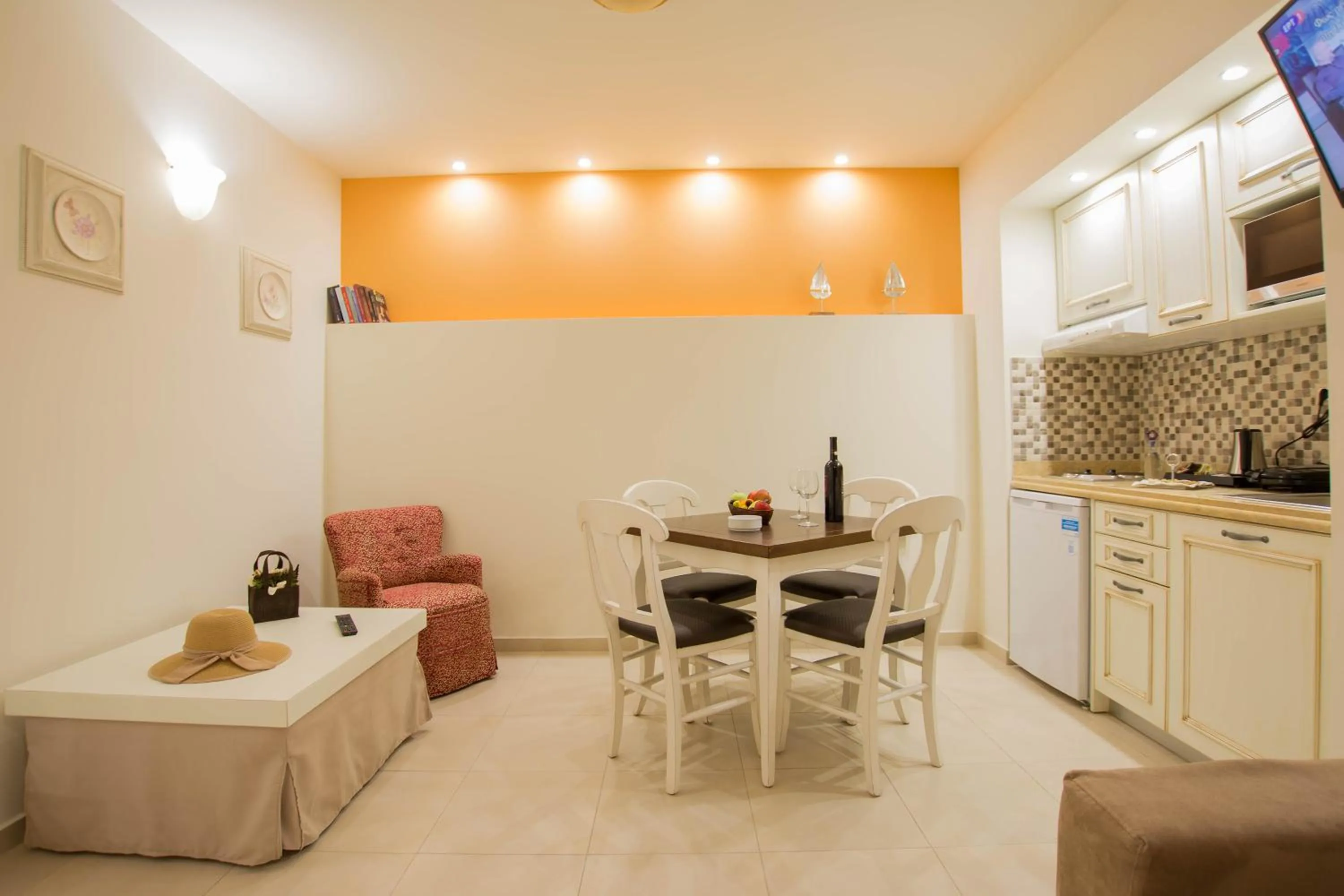 Kitchen or kitchenette in Camelot Royal Beds by Estia