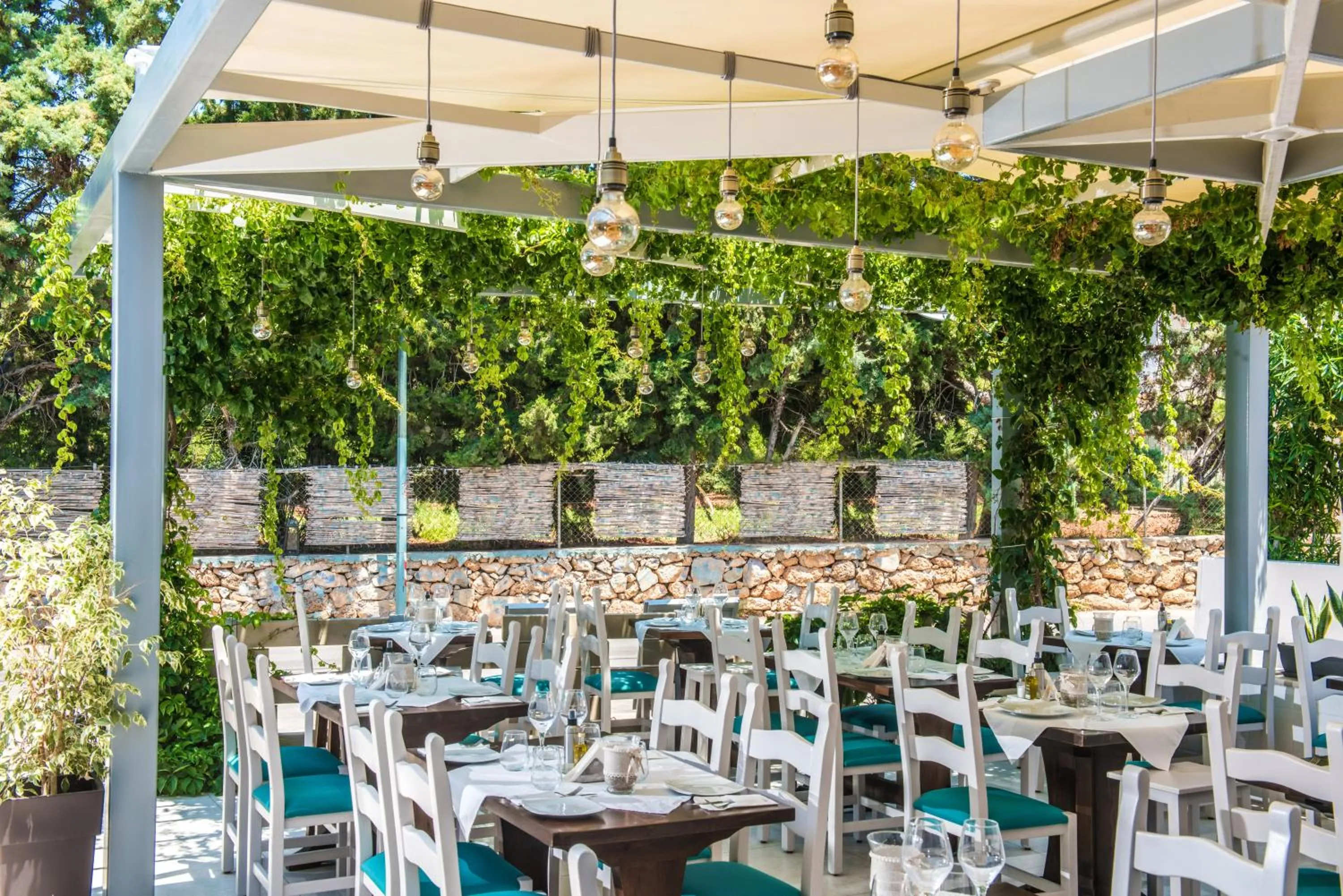 Restaurant/places to eat in Camelot Royal Beds by Estia