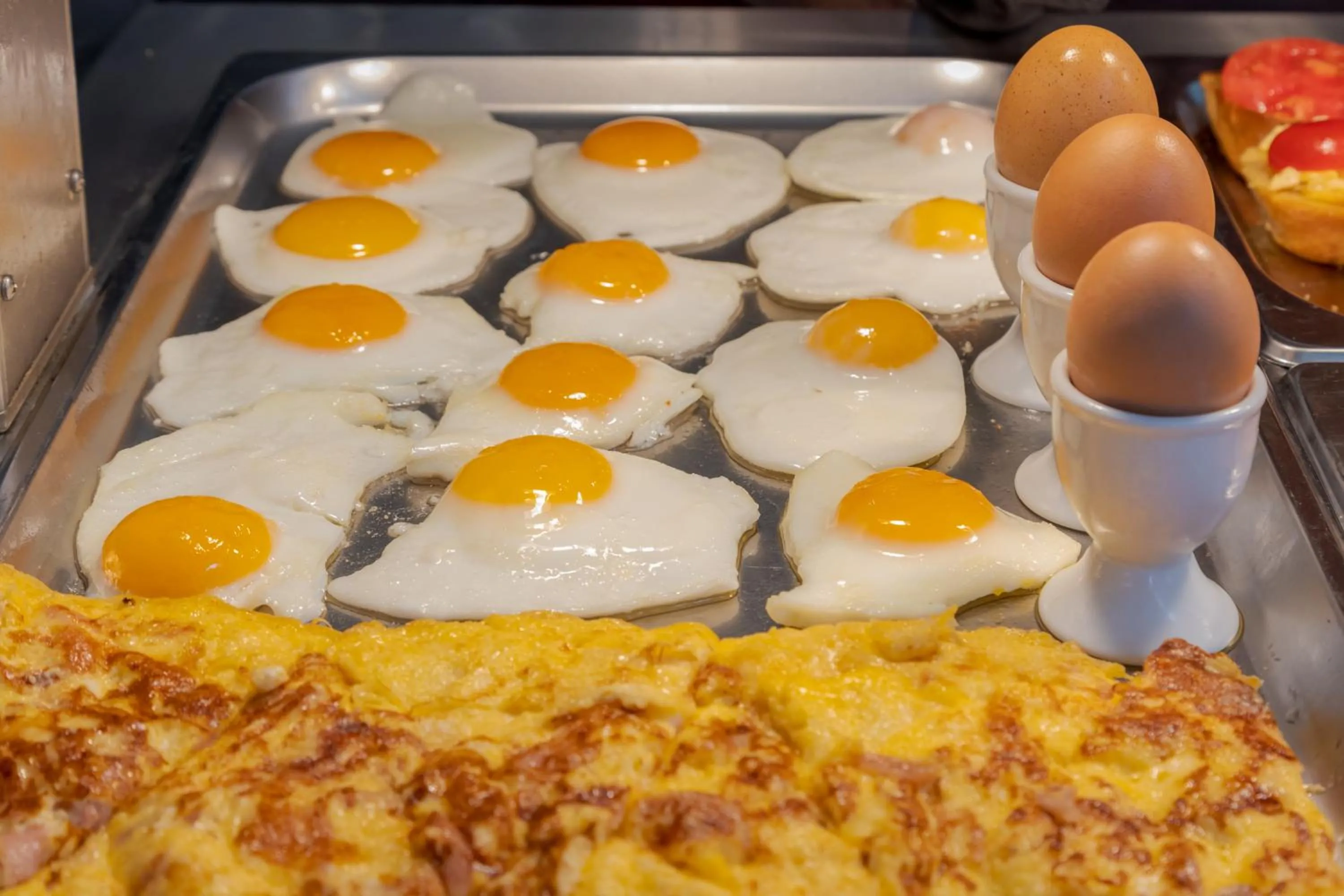 Food in Camelot Royal Beds by Estia