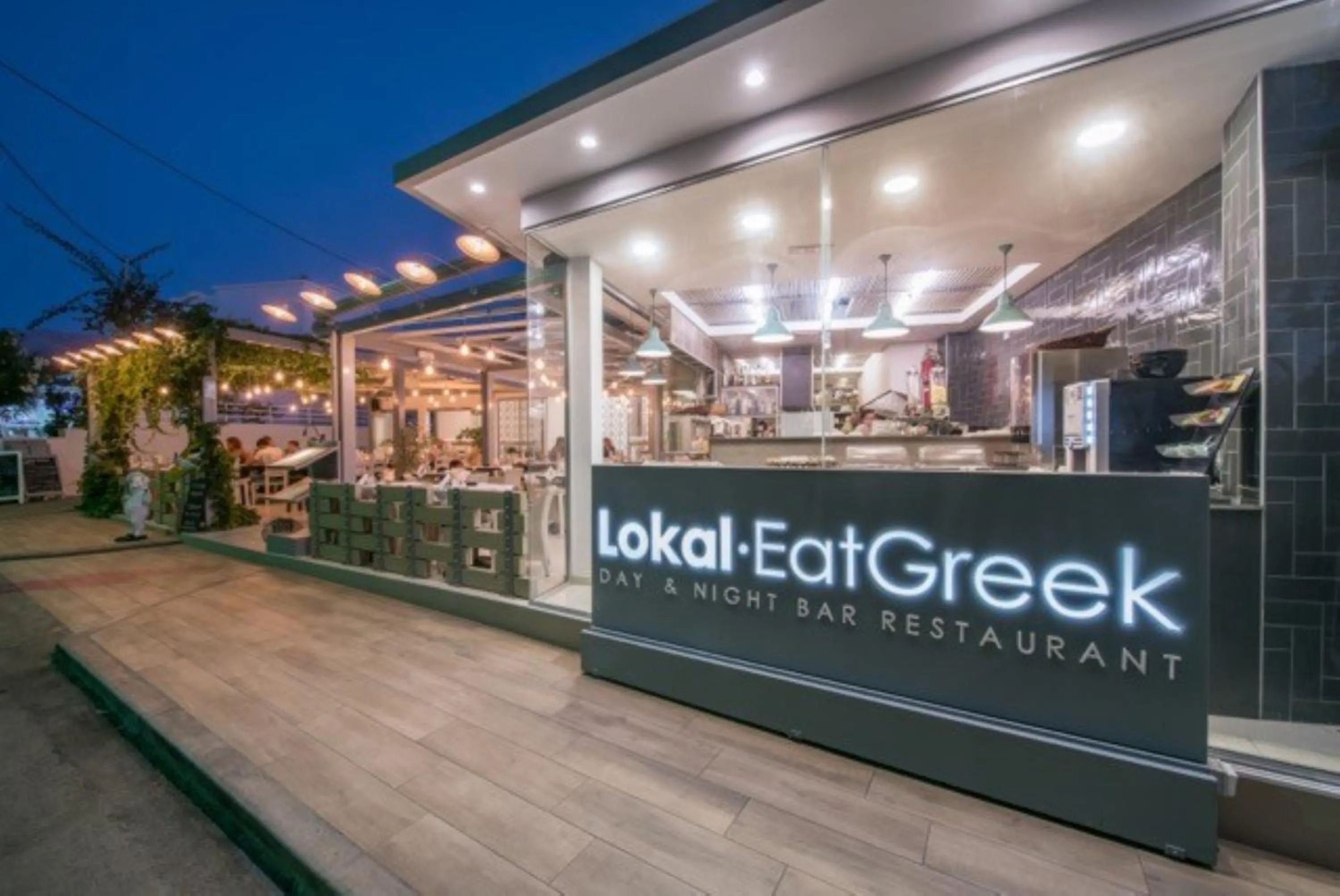 Restaurant/places to eat in Camelot Royal Beds by Estia