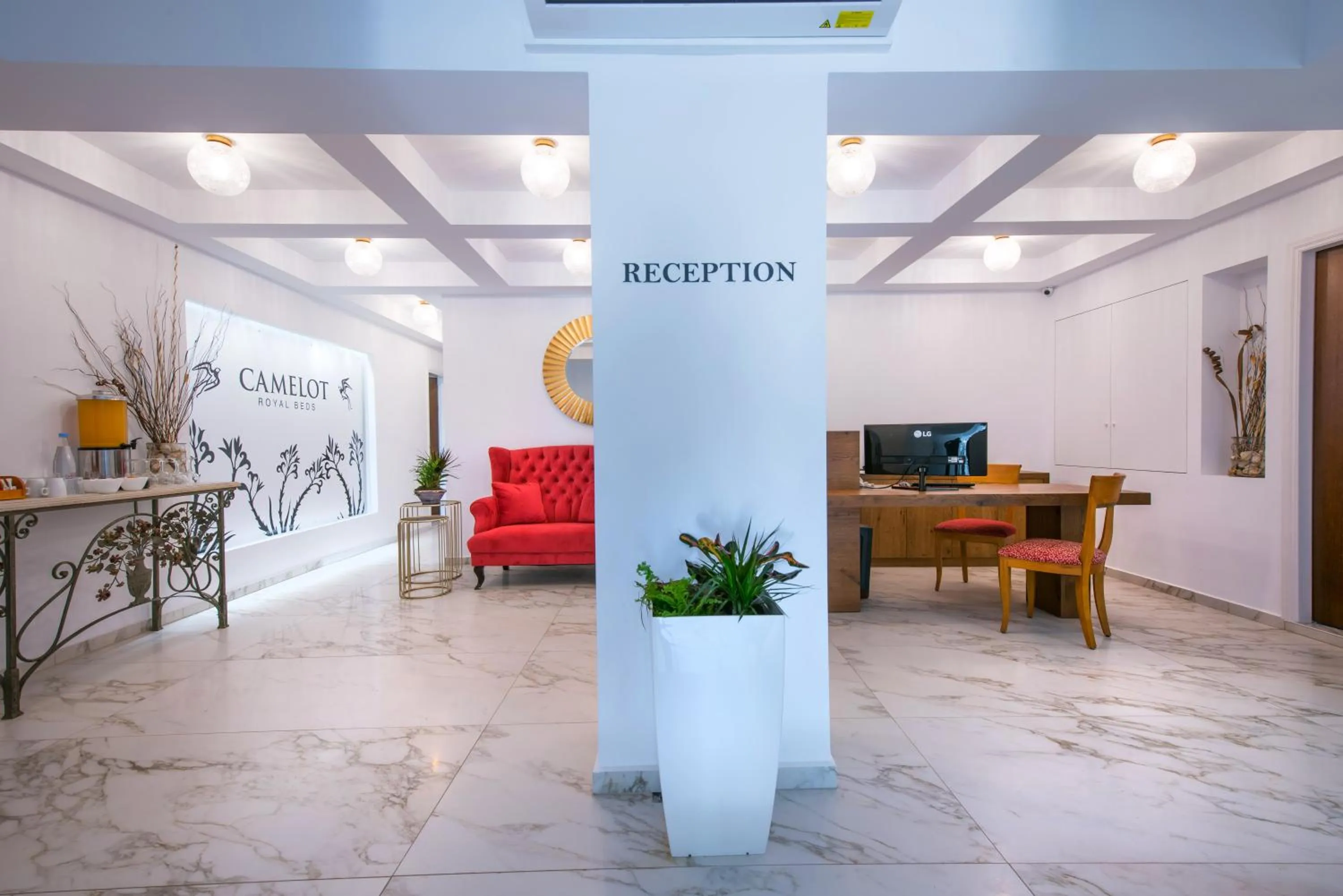 Lobby or reception in Camelot Royal Beds by Estia