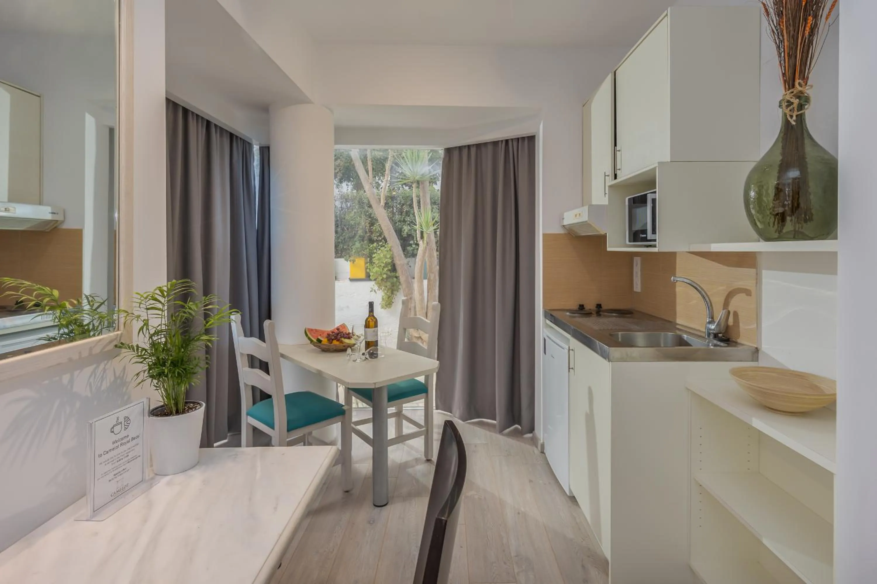 Kitchen or kitchenette in Camelot Royal Beds by Estia