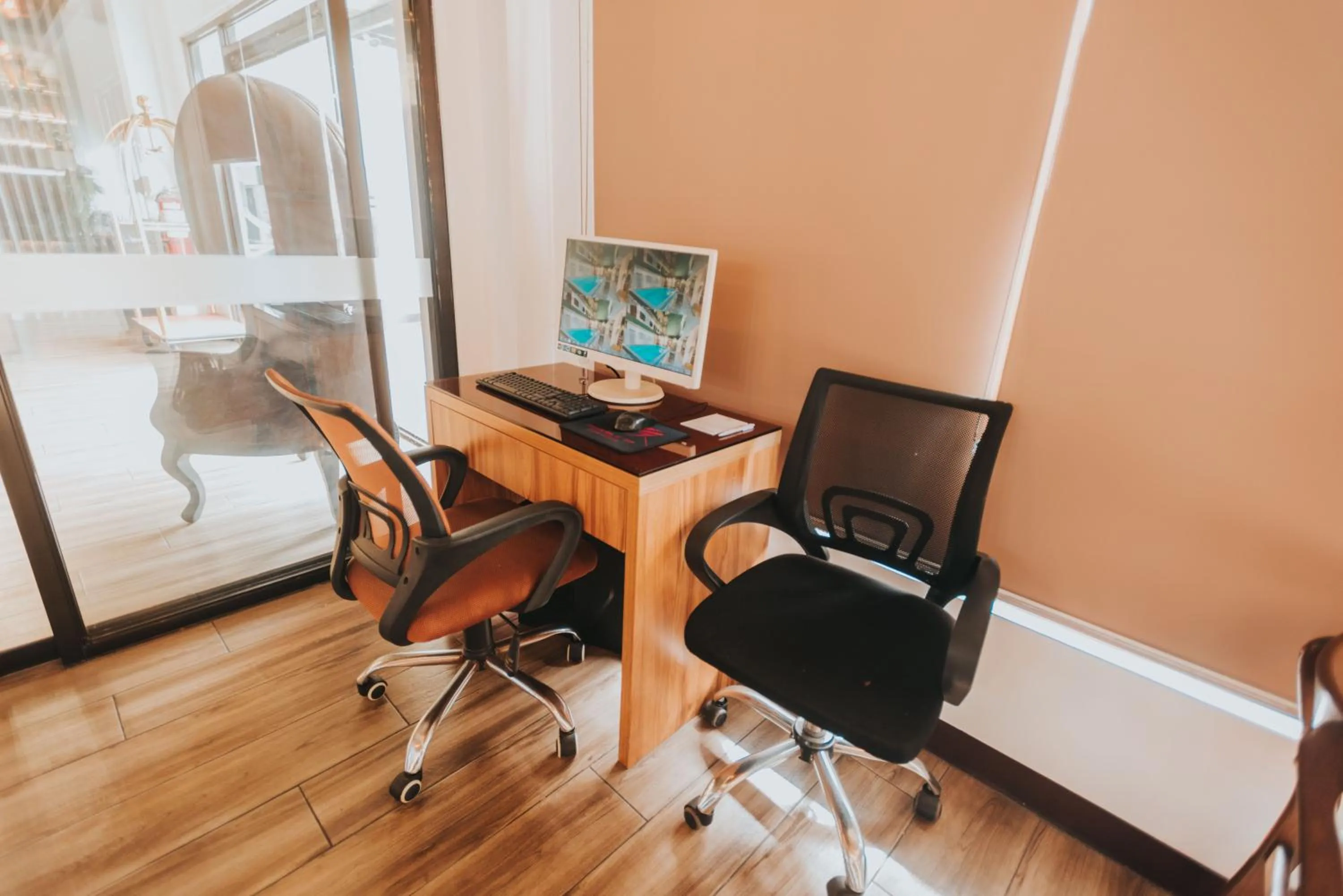 Business facilities in SureStay Plus Hotel by Best Western AC LUXE Angeles City