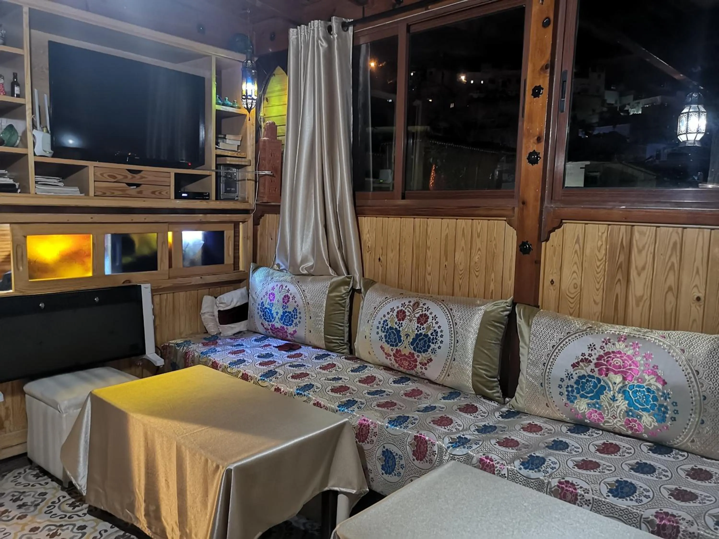 TV and multimedia, Bed in Hôtel Koutoubia