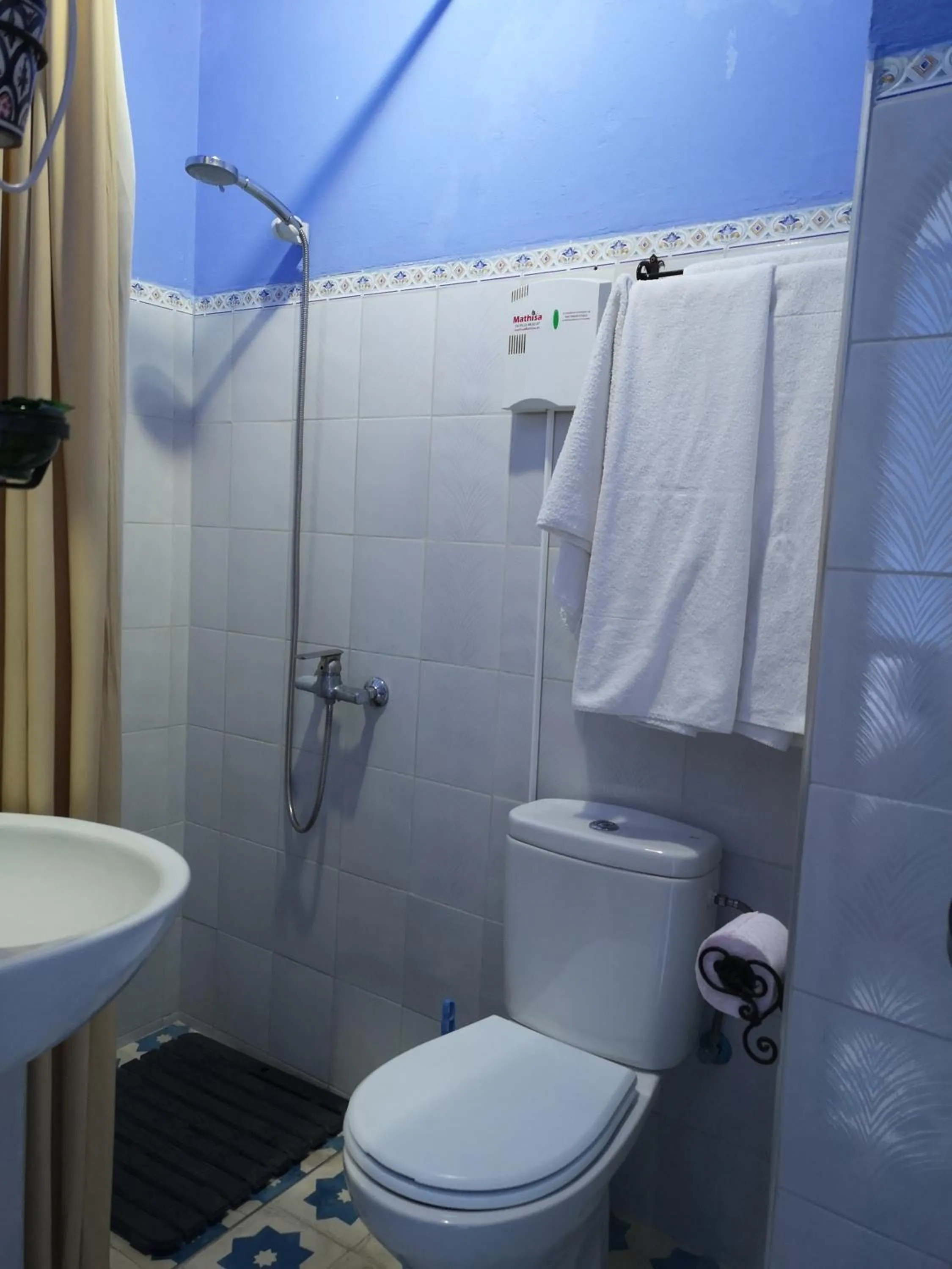 Shower in Hôtel Koutoubia