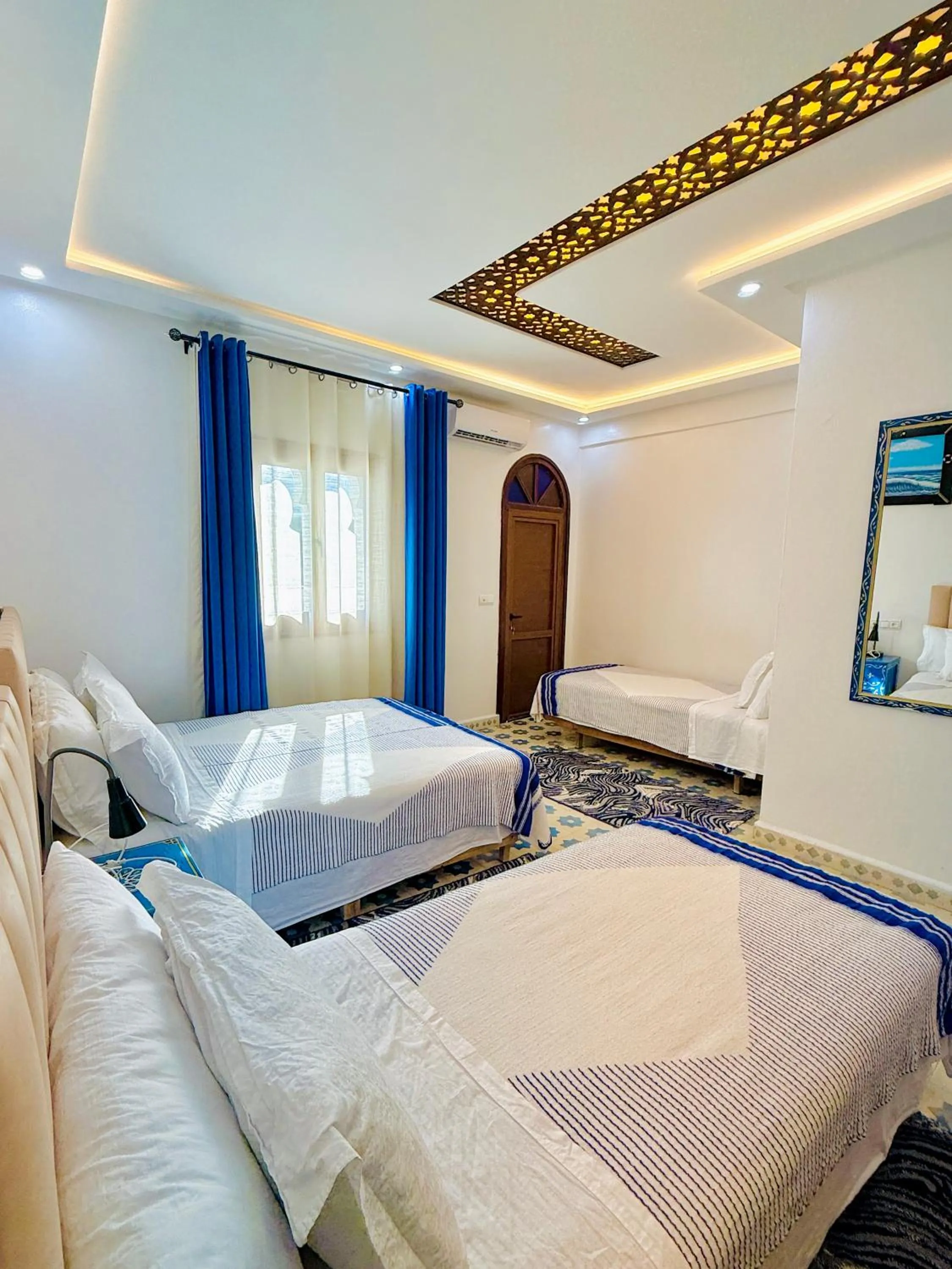 Bedroom, Bed in Hôtel Koutoubia