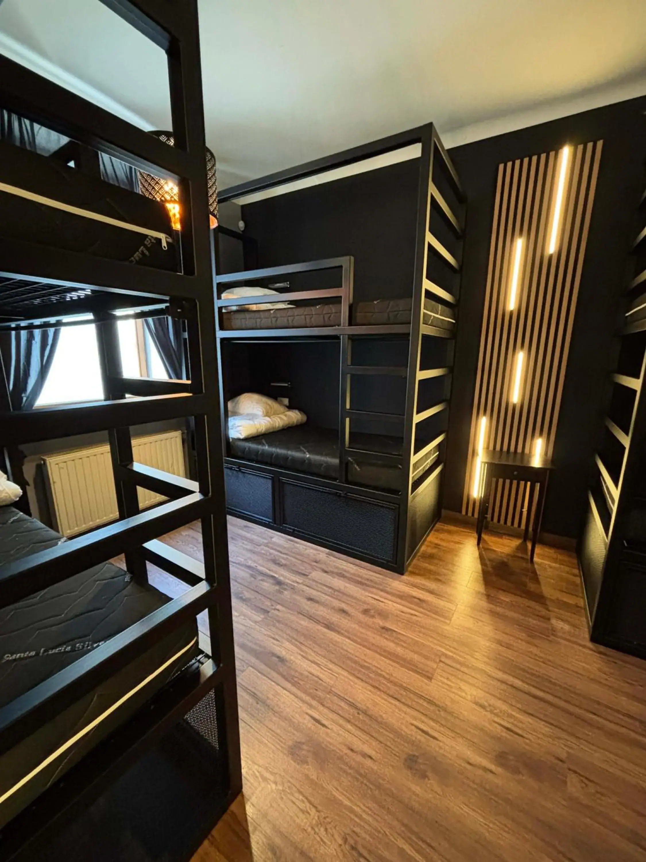 Bunk Bed in 4-Bed Mixed Dormitory Room (Age restriction above 18 years old) in Greg&Tom Party Hostel Bunk Bed in 4-Bed Mixed Dormitory Room (Age restriction above 18 years old) in Greg&Tom Party Hostel