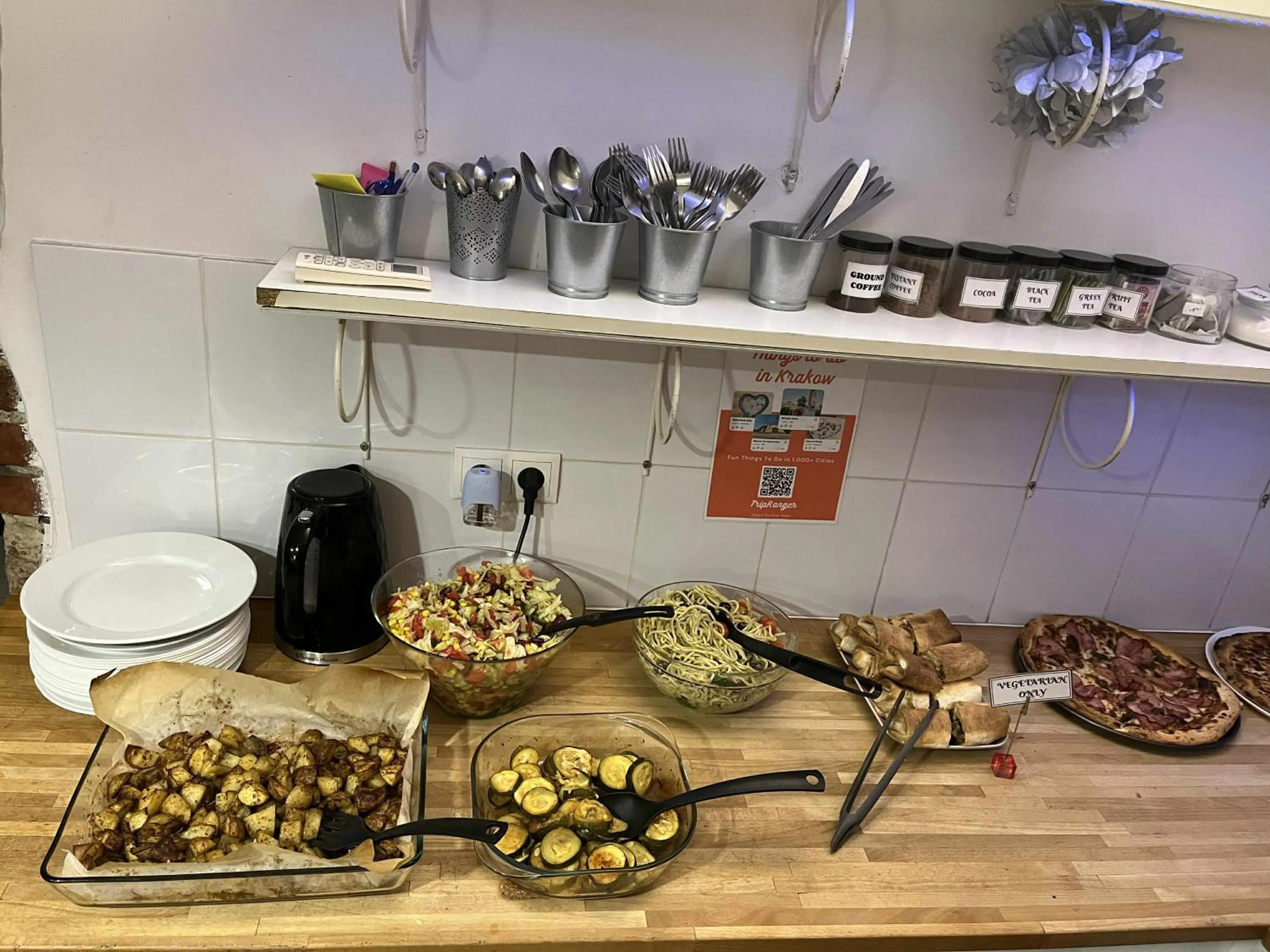 Breakfast in Greg&Tom Party Hostel