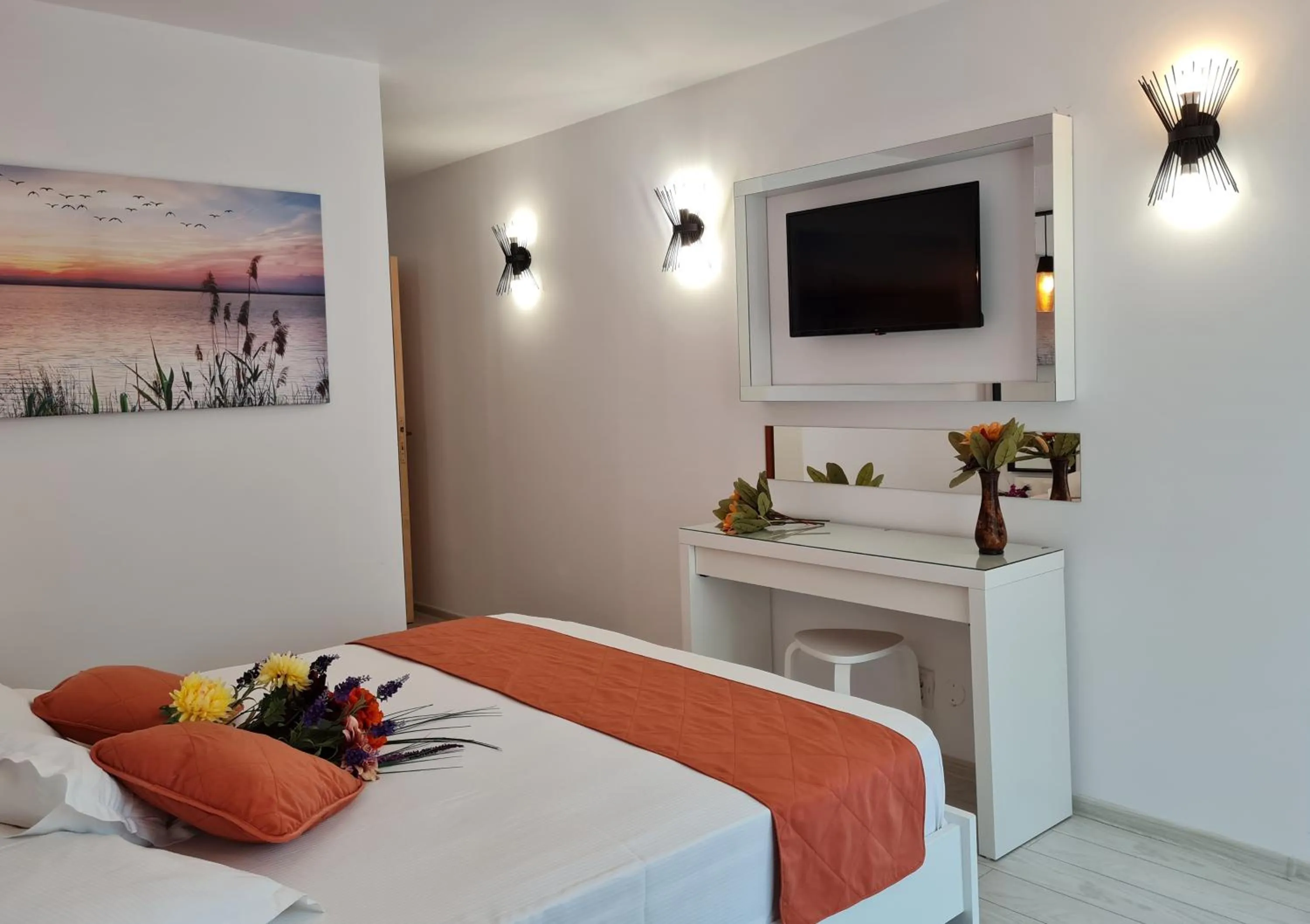 Photo of the whole room, Bed in Hotel Sunquest