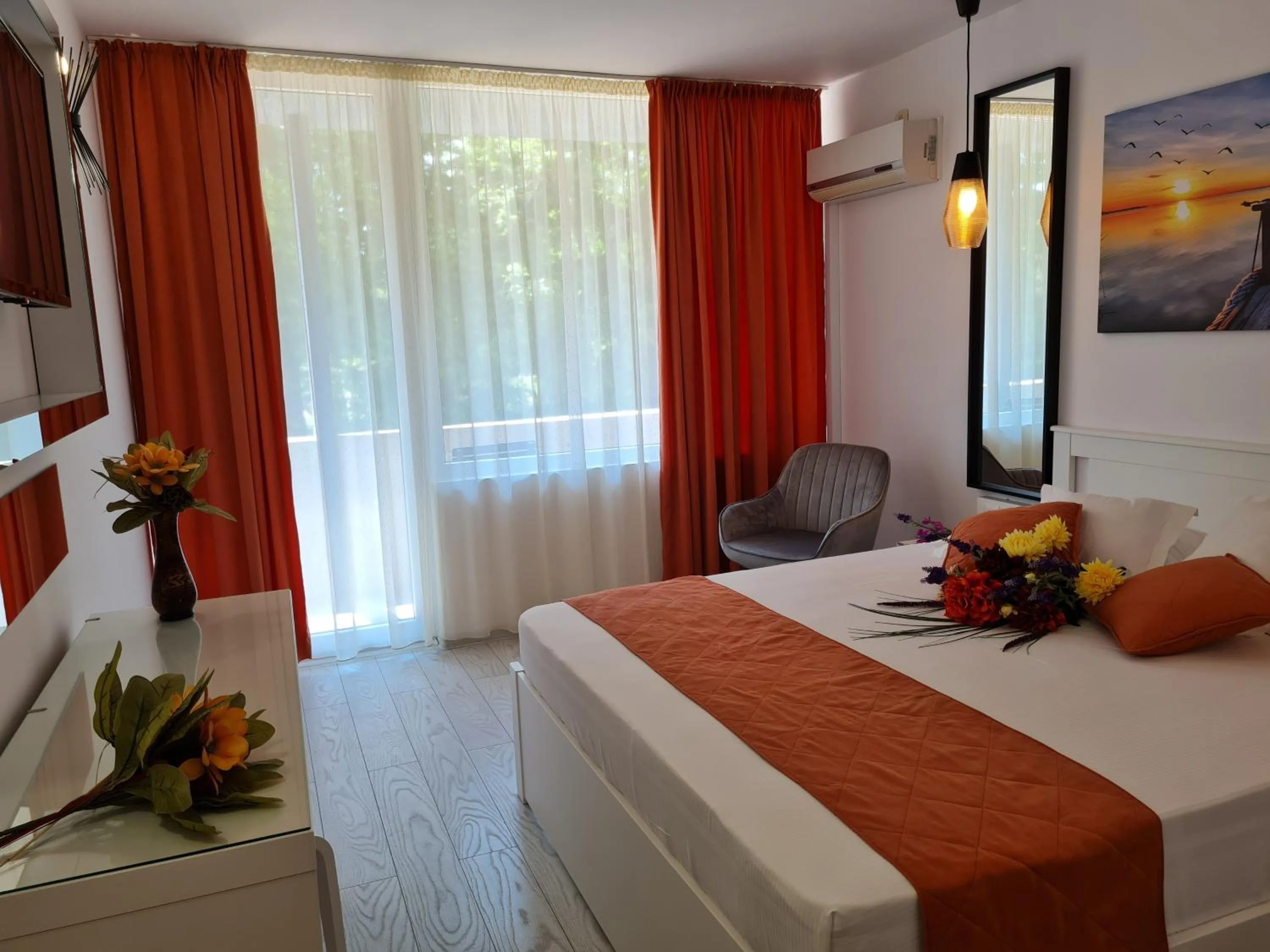 Photo of the whole room, Bed in Hotel Sunquest