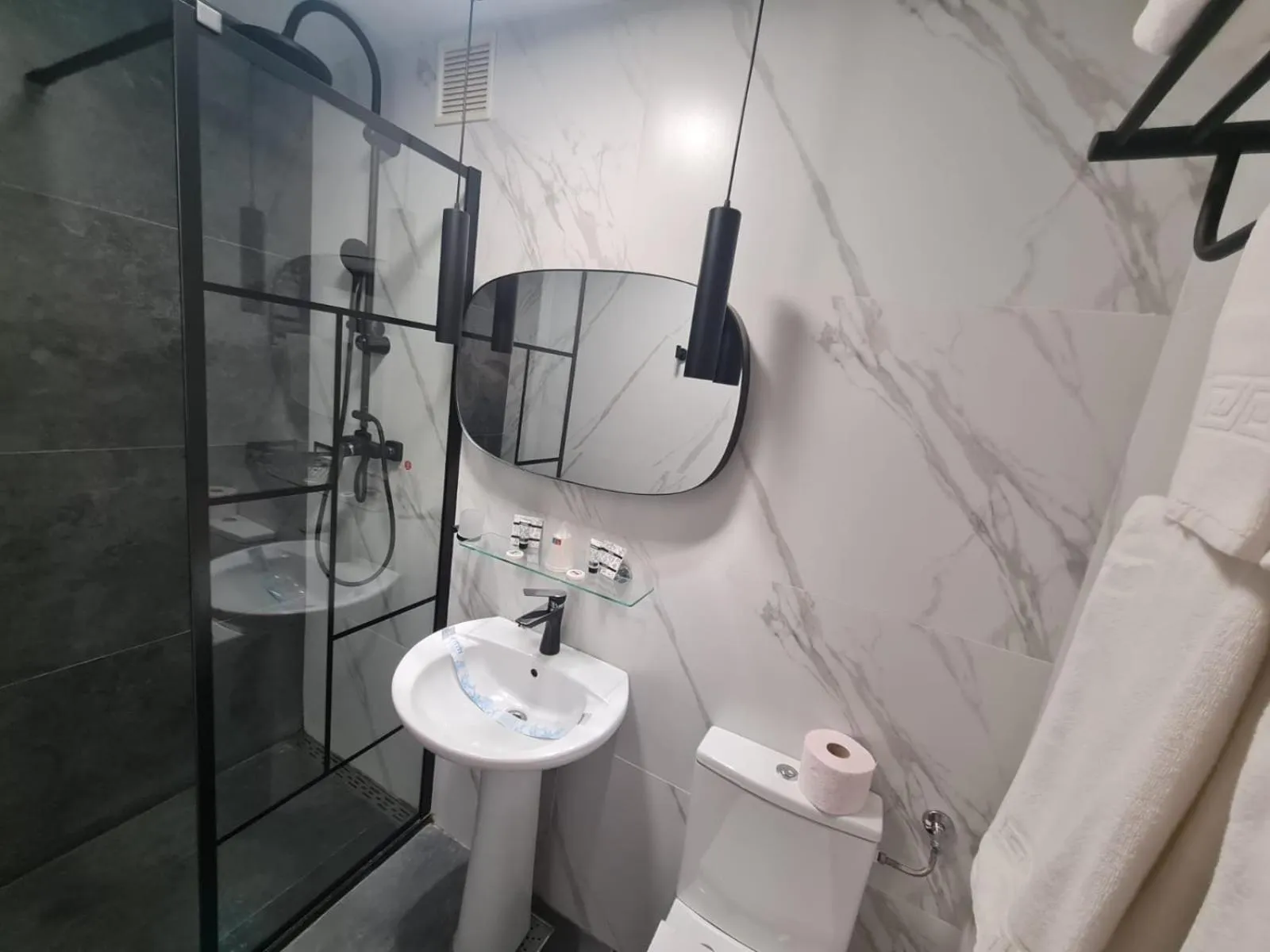 Bathroom in Hotel Sunquest