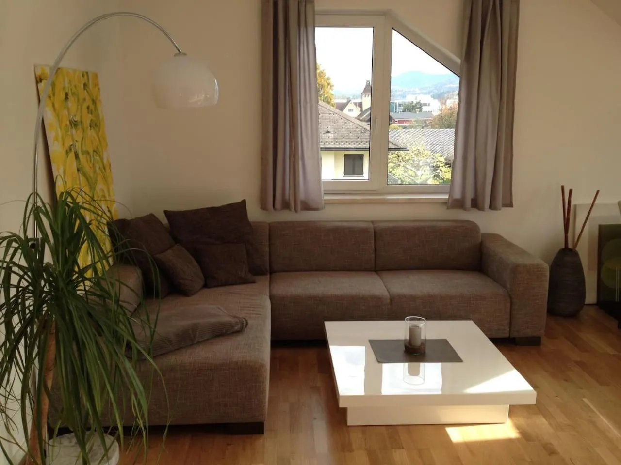Superior-Apartment mit Pool und Seezugang