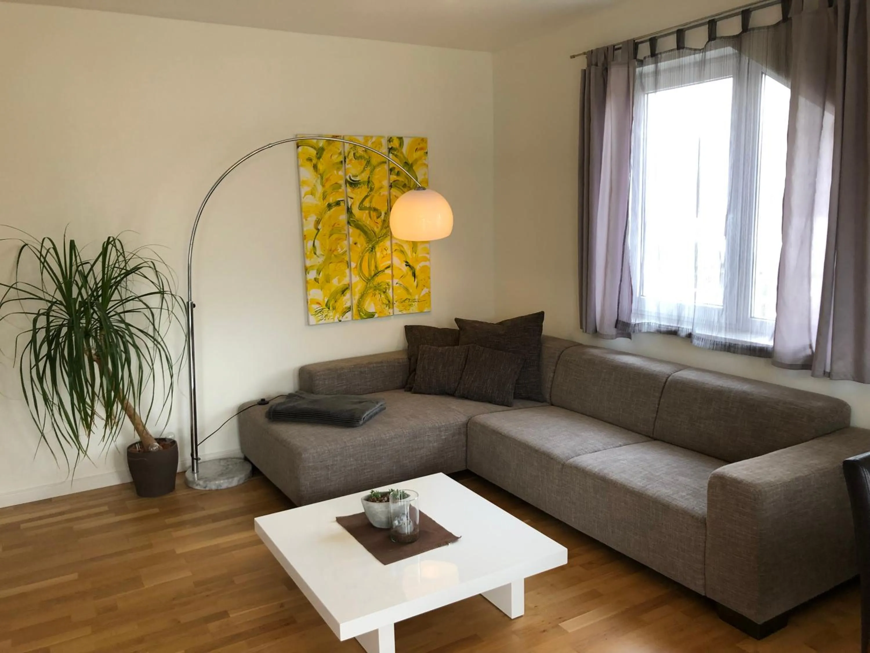 Superior-Apartment mit Pool und Seezugang