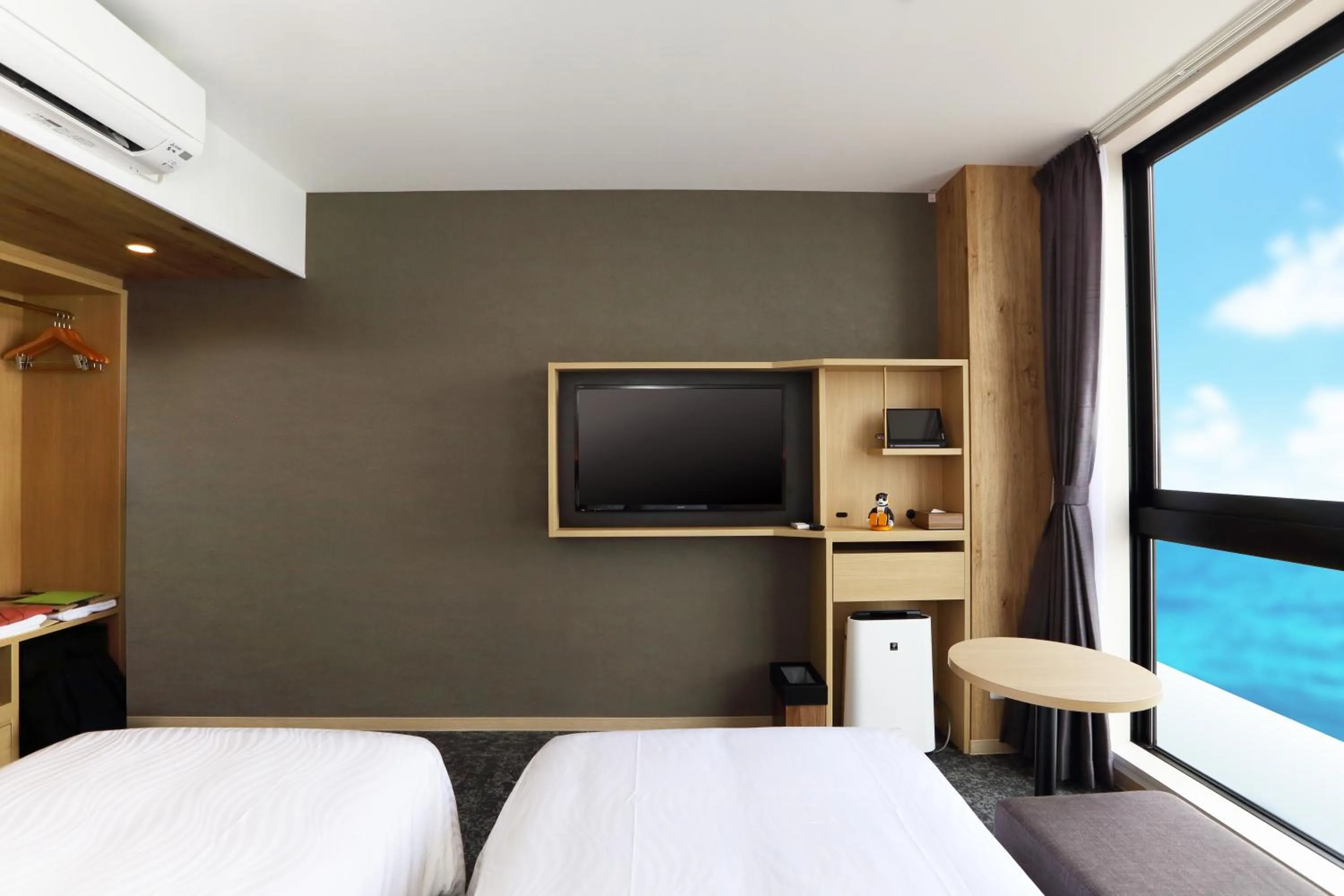 Communal lounge/ TV room, Bed in Henn na Resort & Spa Kansai Airport - former Henn na Hotel Kansai Airport