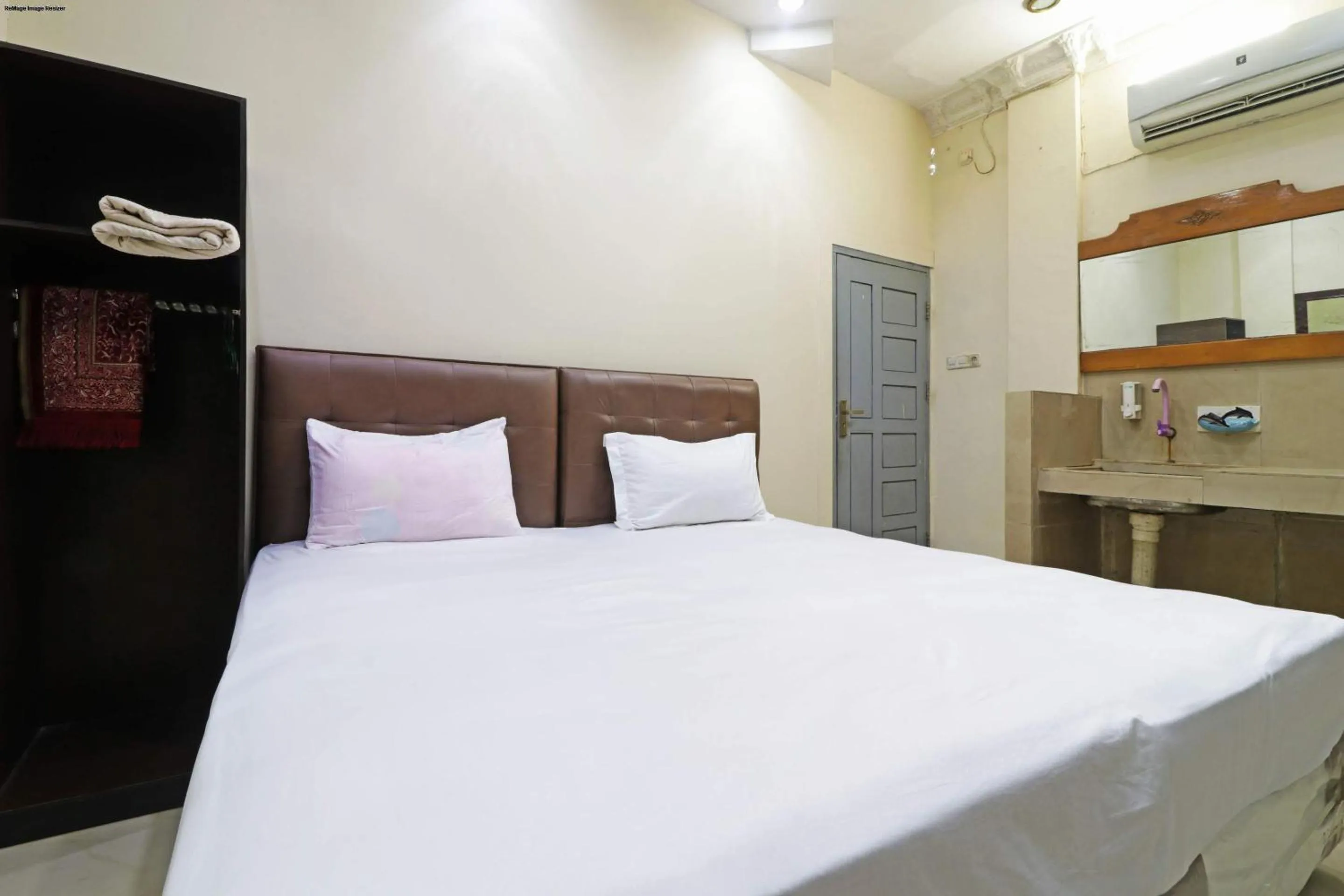 Bedroom, Bed in Utama Syariah