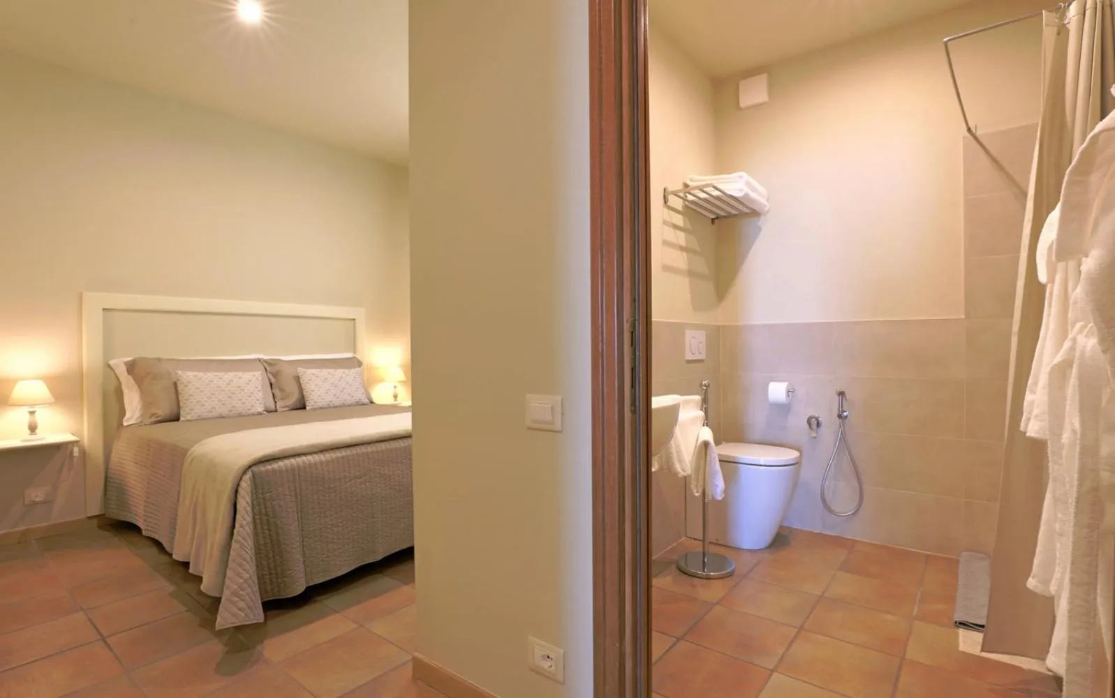 Bathroom, Bed in LE SETTE VIE HOLIDAY HOMES