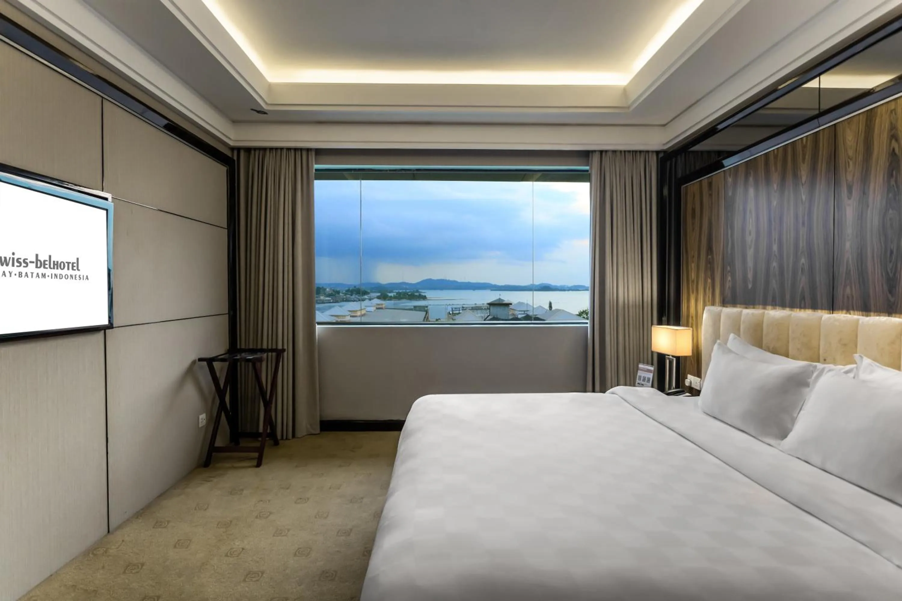 Bedroom, Bed in Swiss-Belhotel Harbour Bay