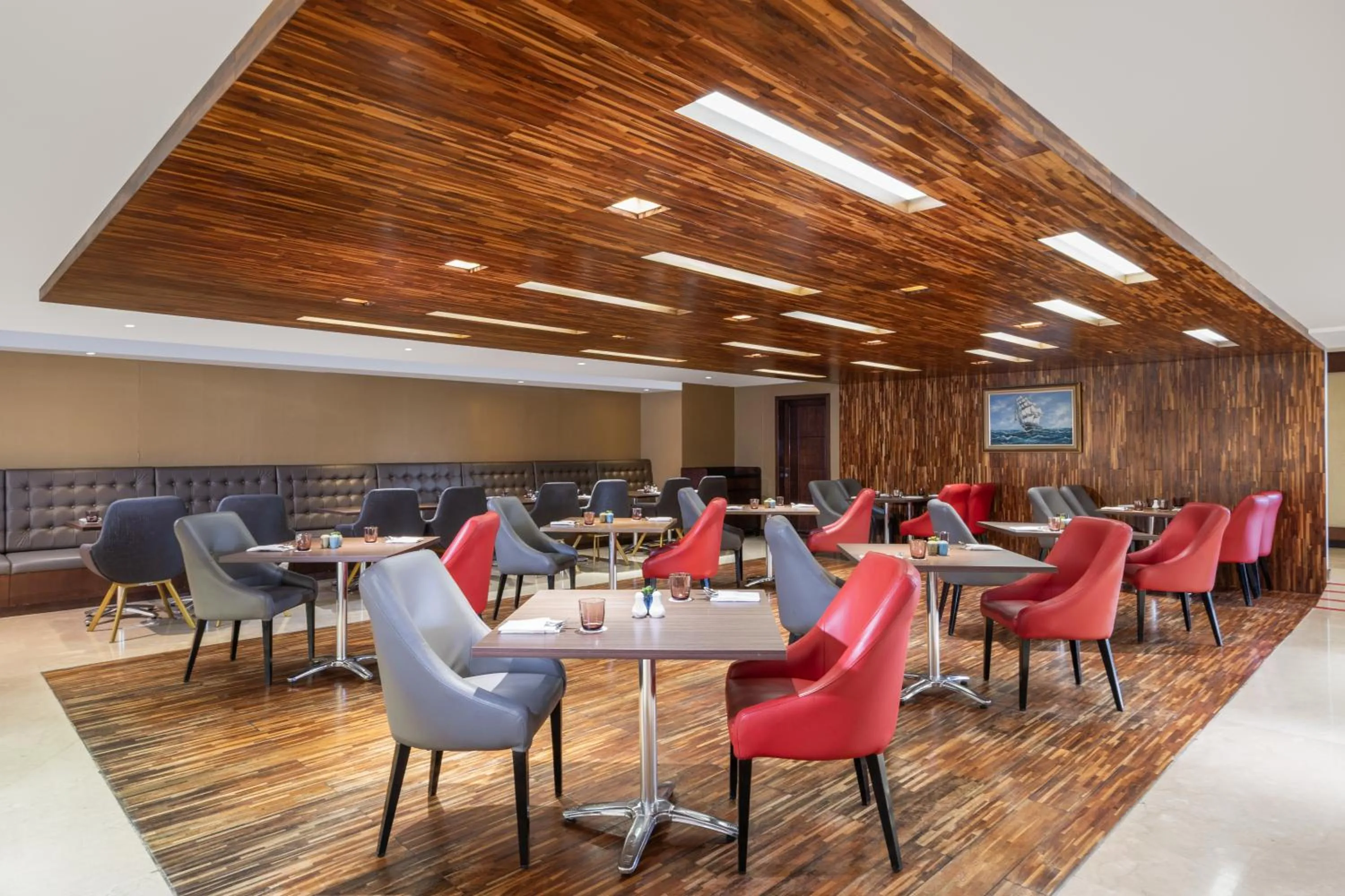 Restaurant/places to eat in Swiss-Belhotel Harbour Bay