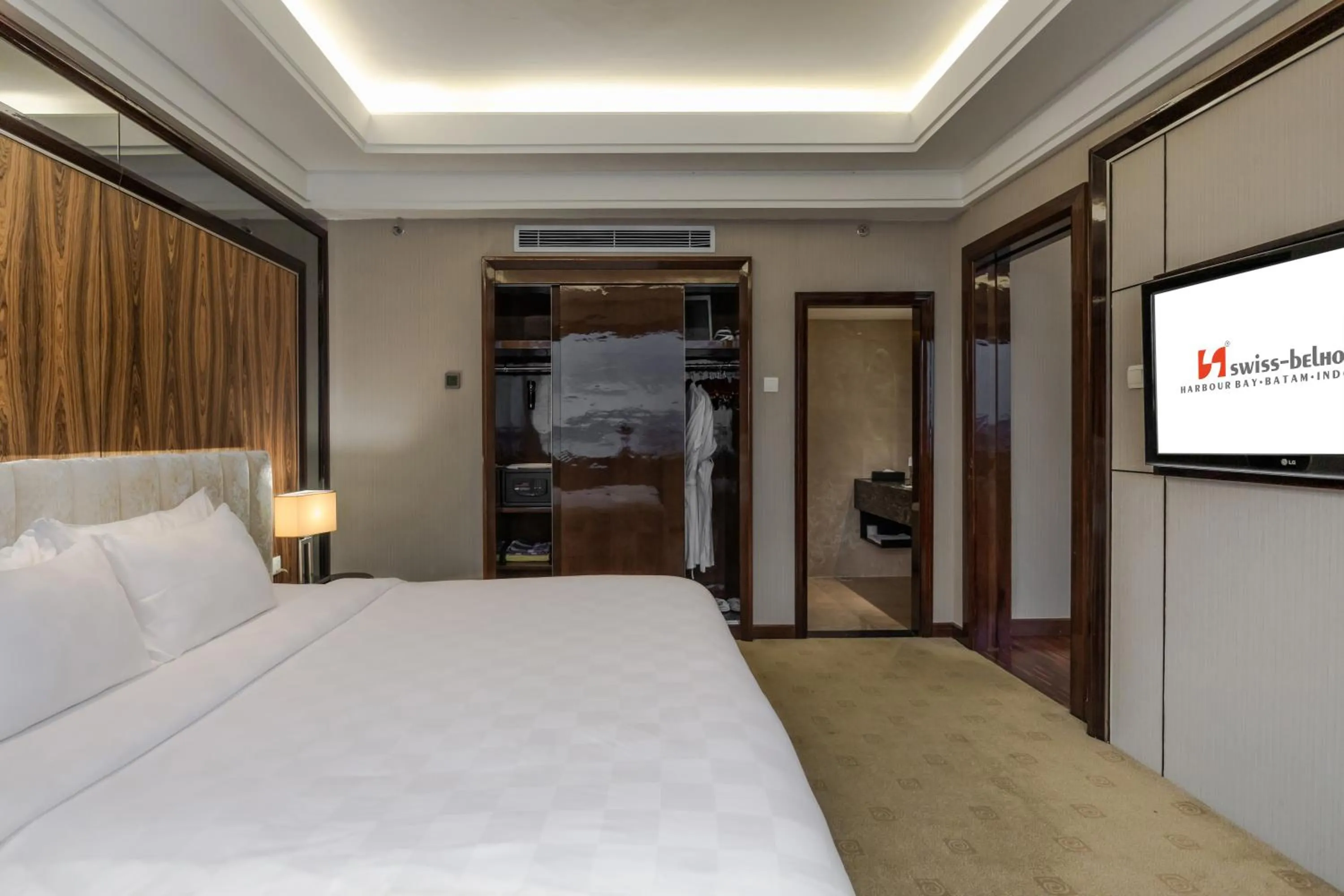 Bedroom, Bed in Swiss-Belhotel Harbour Bay