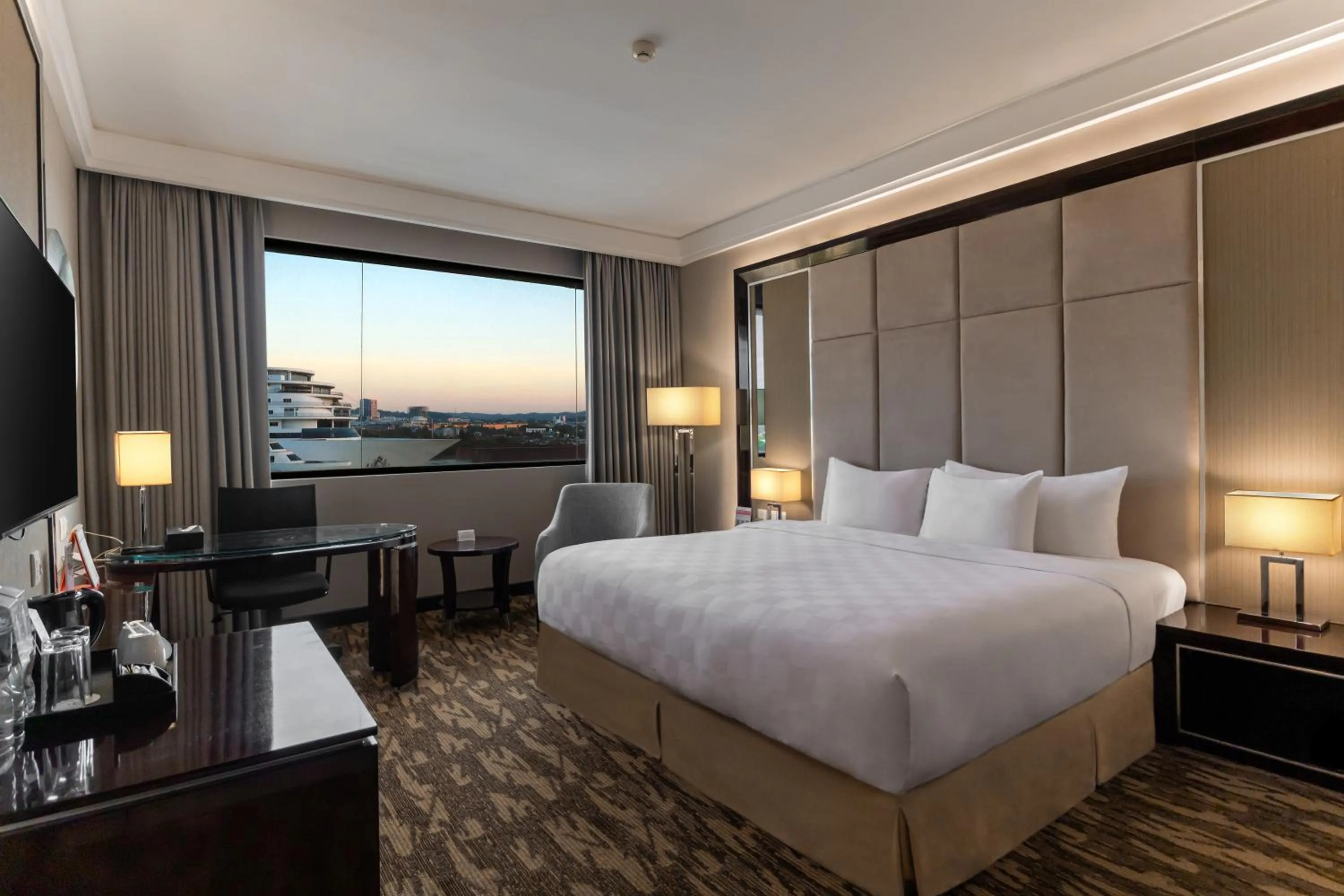 Deluxe King Room in Swiss-Belhotel Harbour Bay