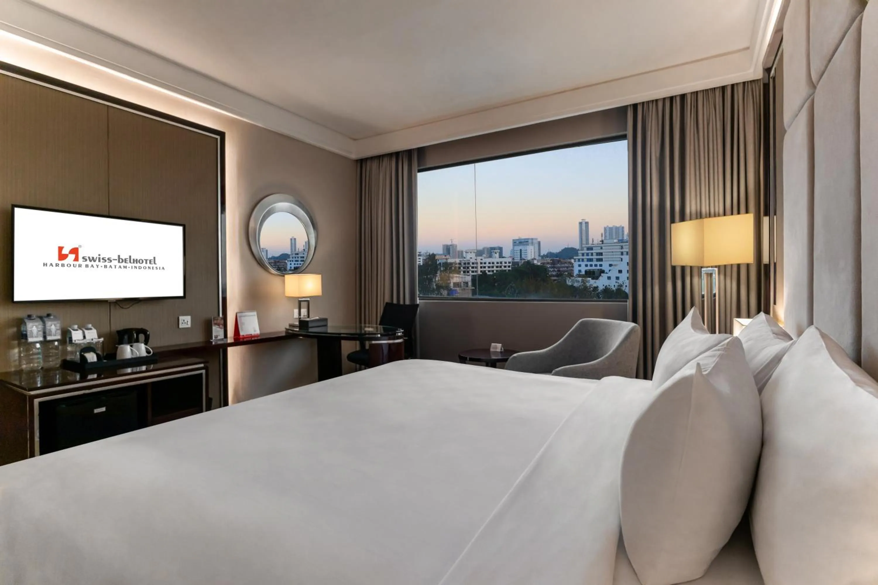 Bedroom, Bed in Swiss-Belhotel Harbour Bay