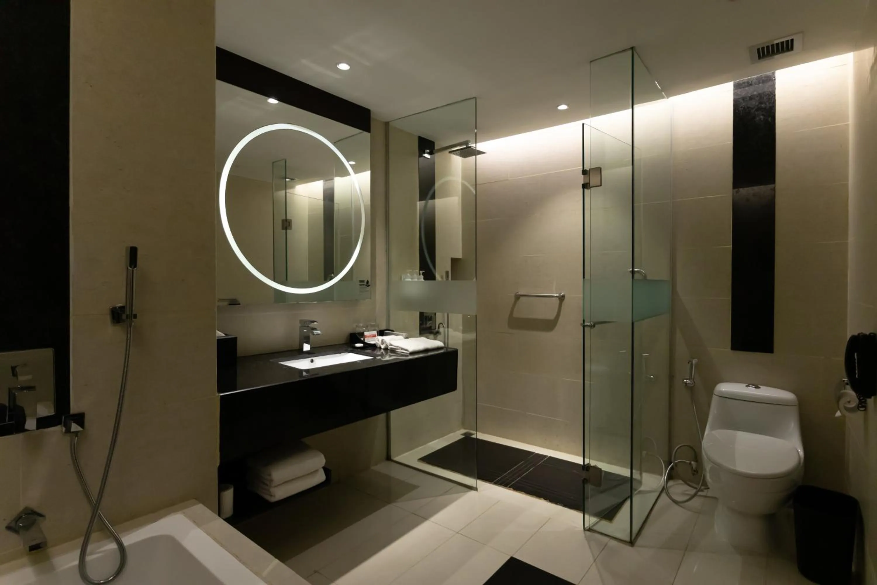 Bathroom in Swiss-Belhotel Harbour Bay
