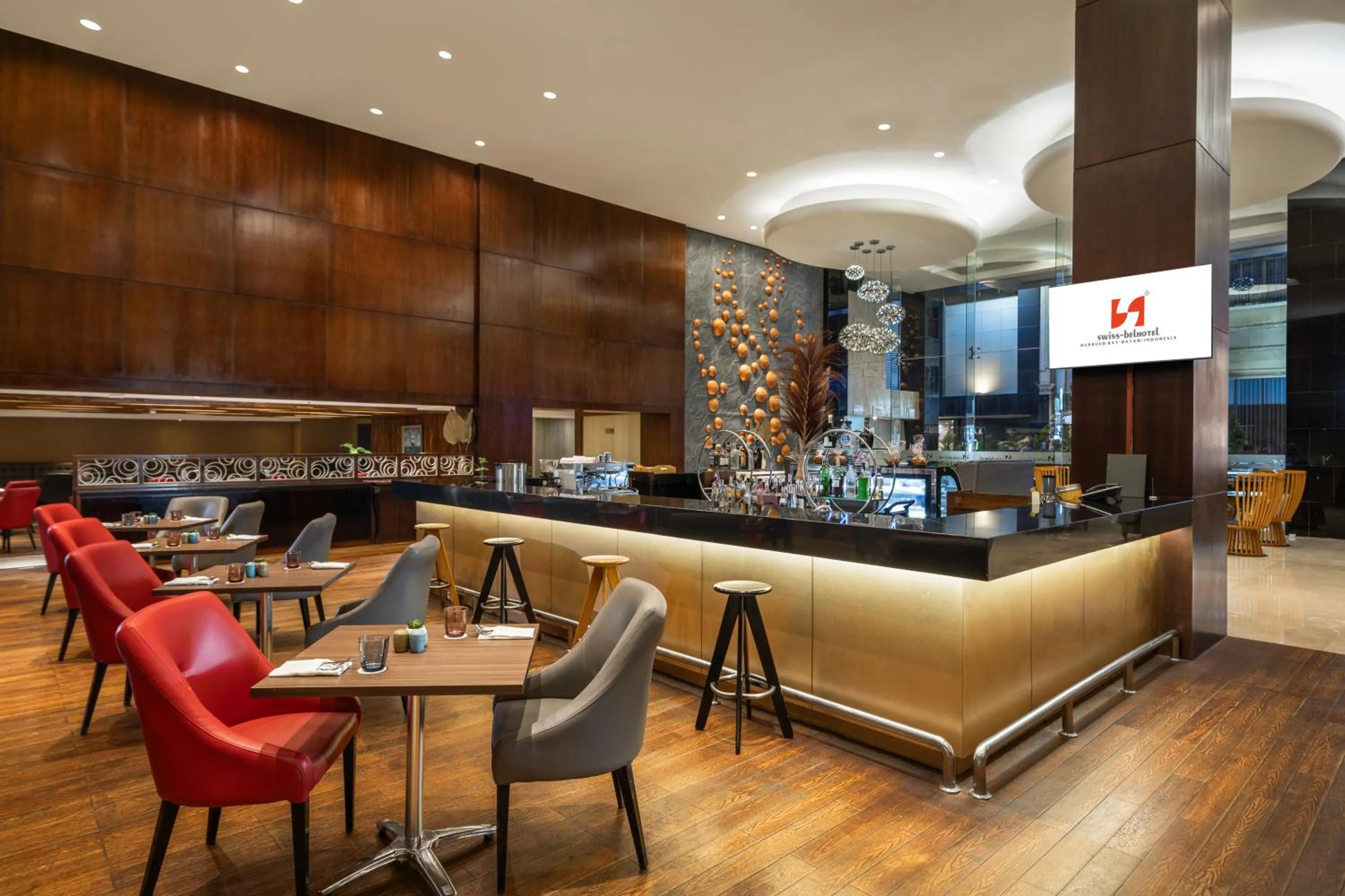 Restaurant/places to eat in Swiss-Belhotel Harbour Bay