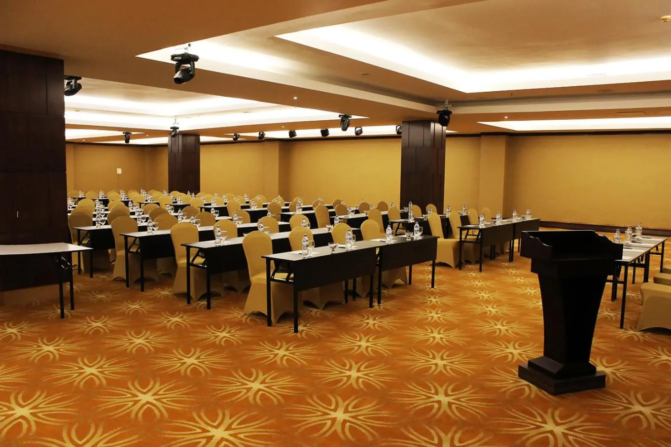 Meeting/conference room in Swiss-Belhotel Harbour Bay