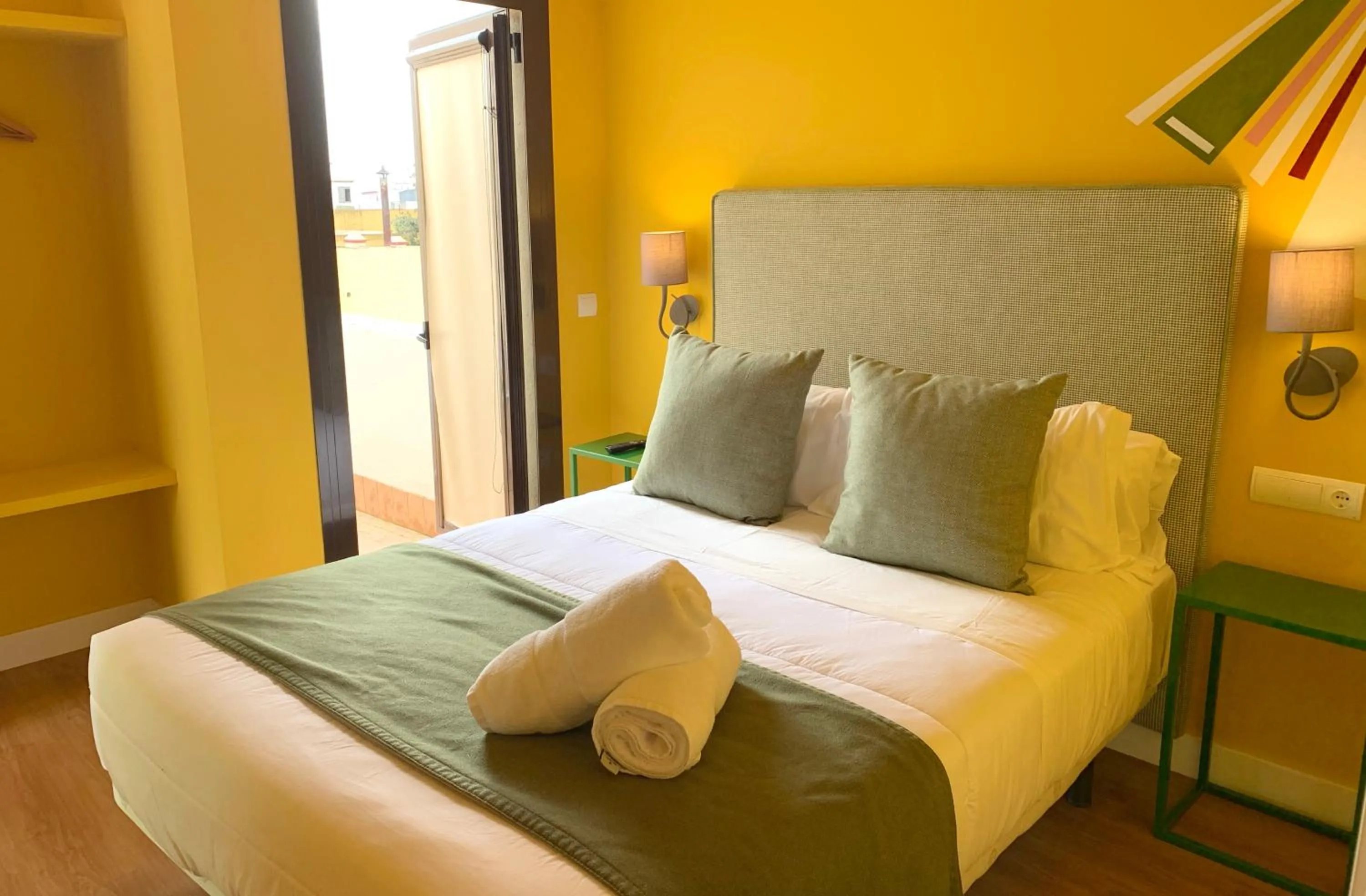 Balcony/Terrace, Bed in Ritual Sevilla Suites Centro