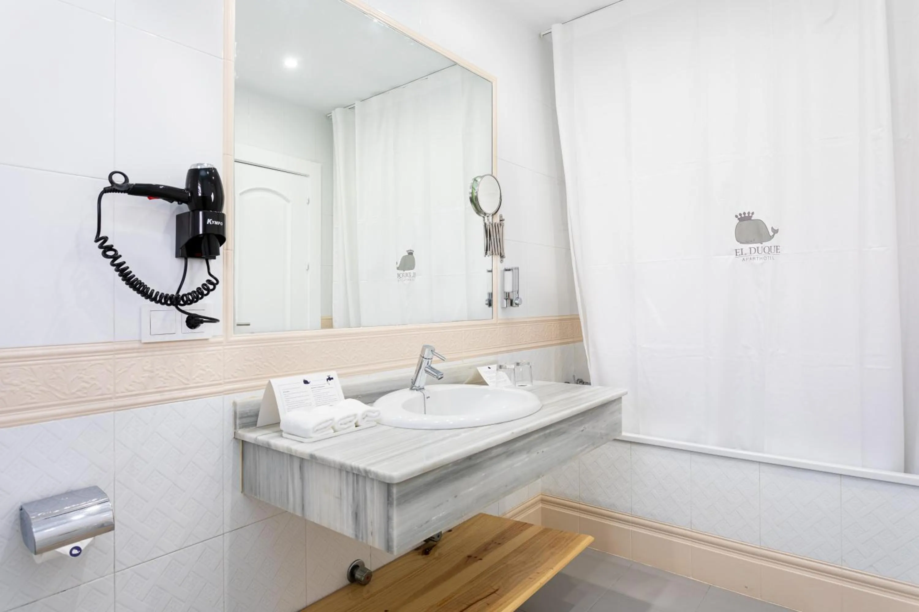 Photo of the whole room in Hotel El Duque