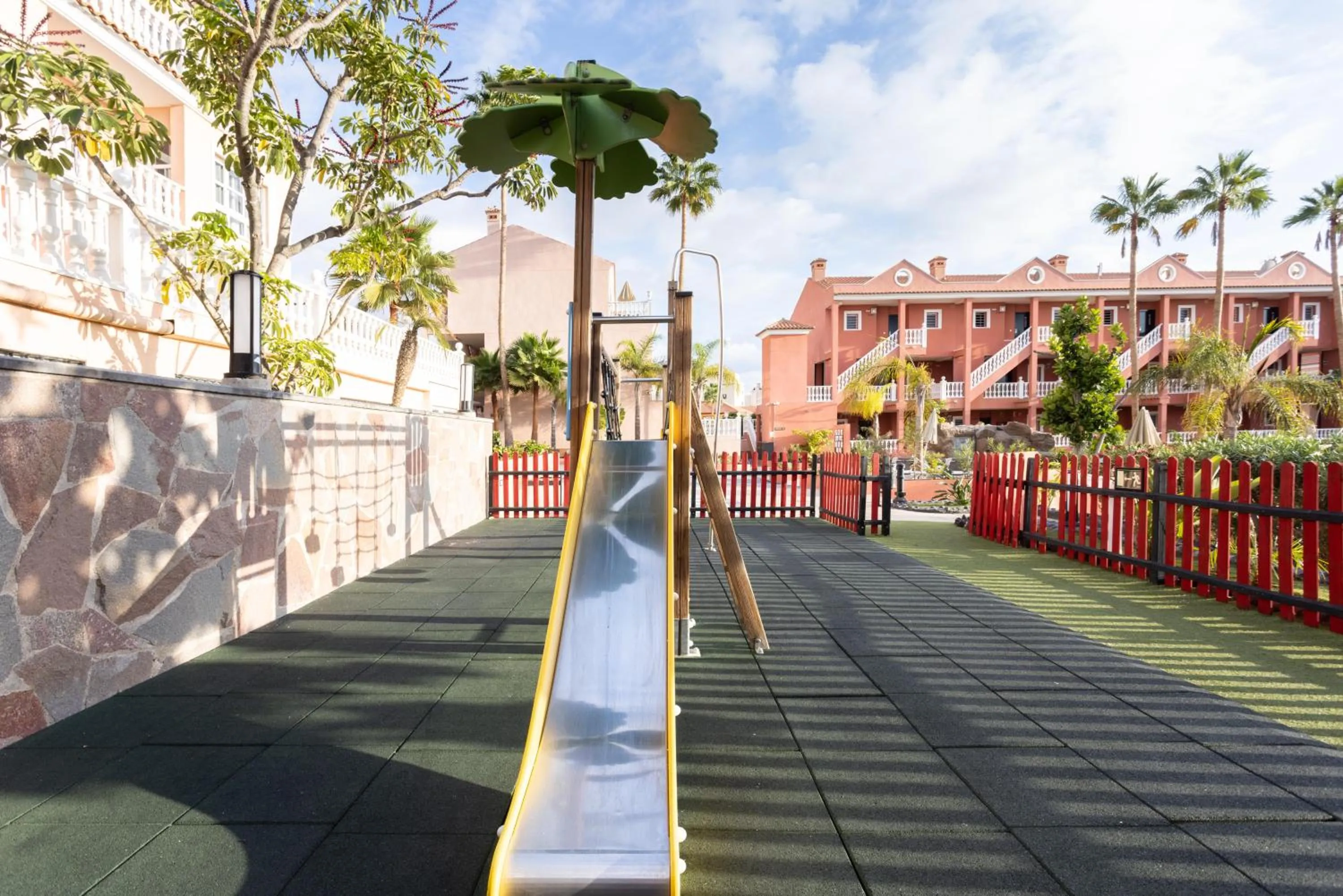 children in Hotel El Duque