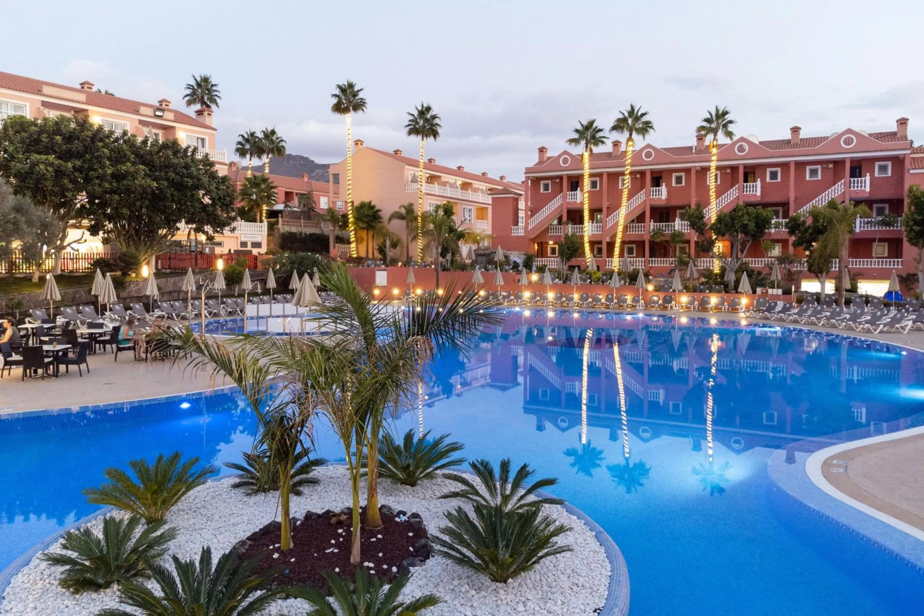 Swimming pool in Hotel El Duque