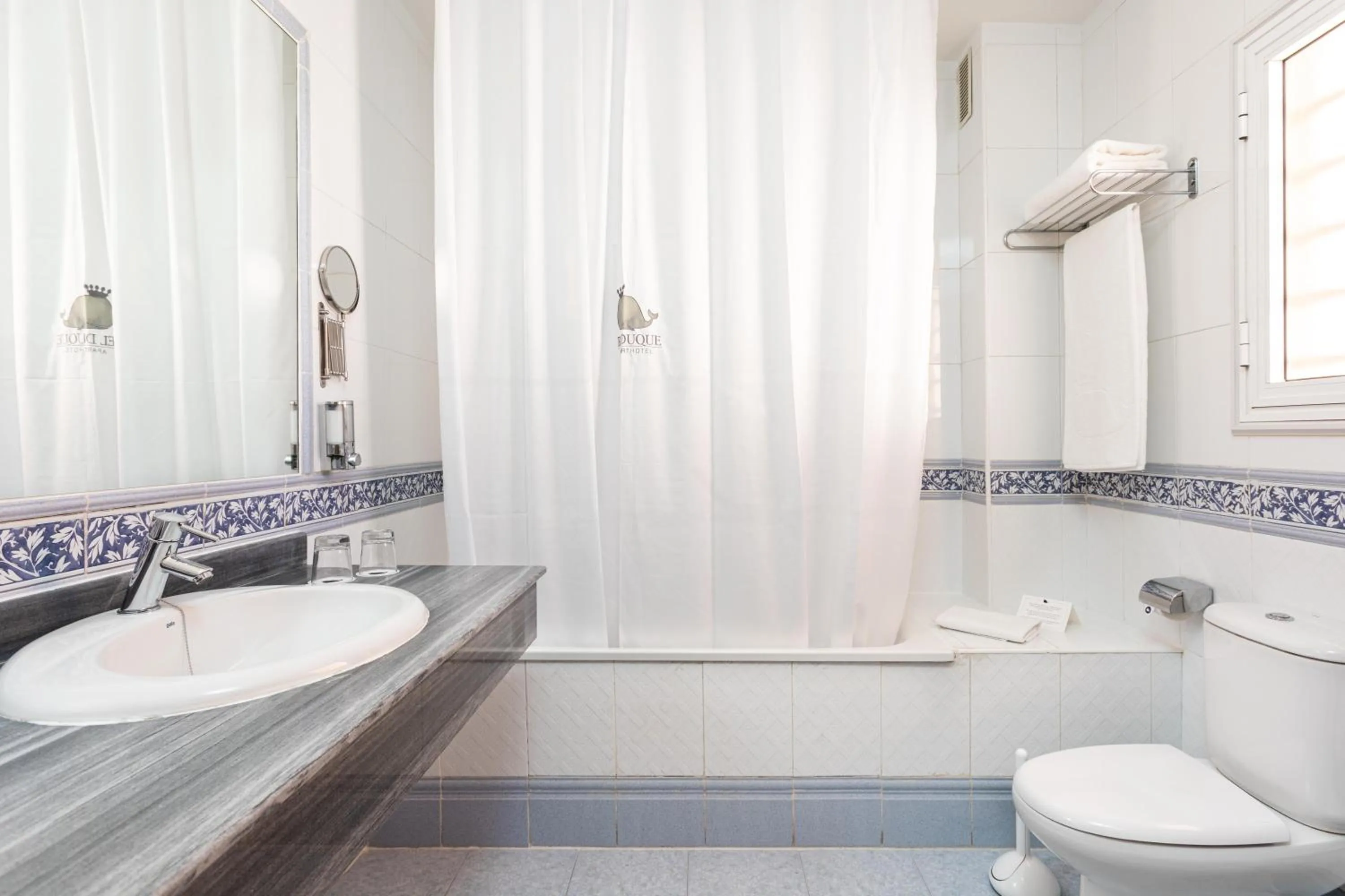 Photo of the whole room in Hotel El Duque