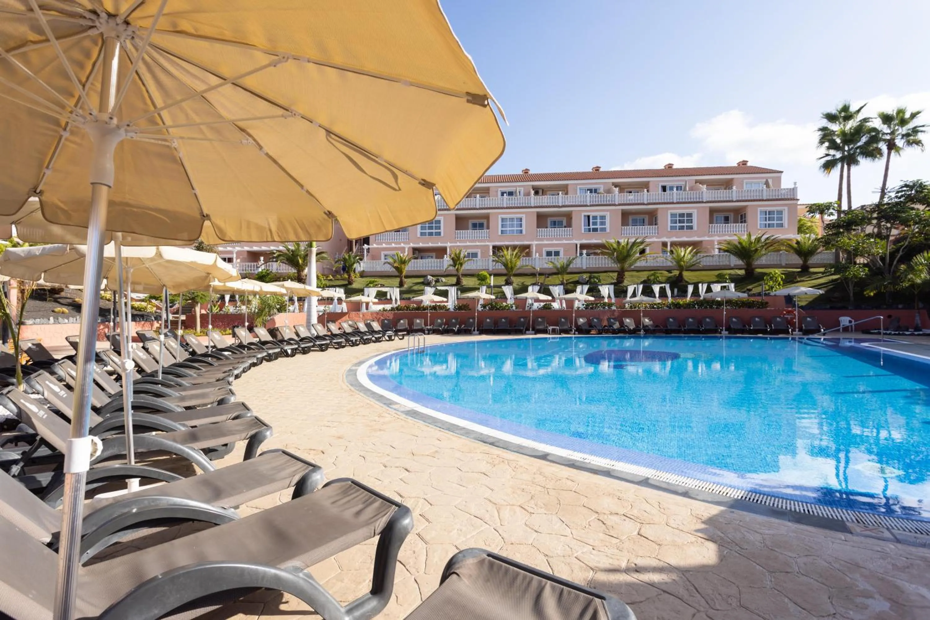 Swimming pool in Hotel El Duque