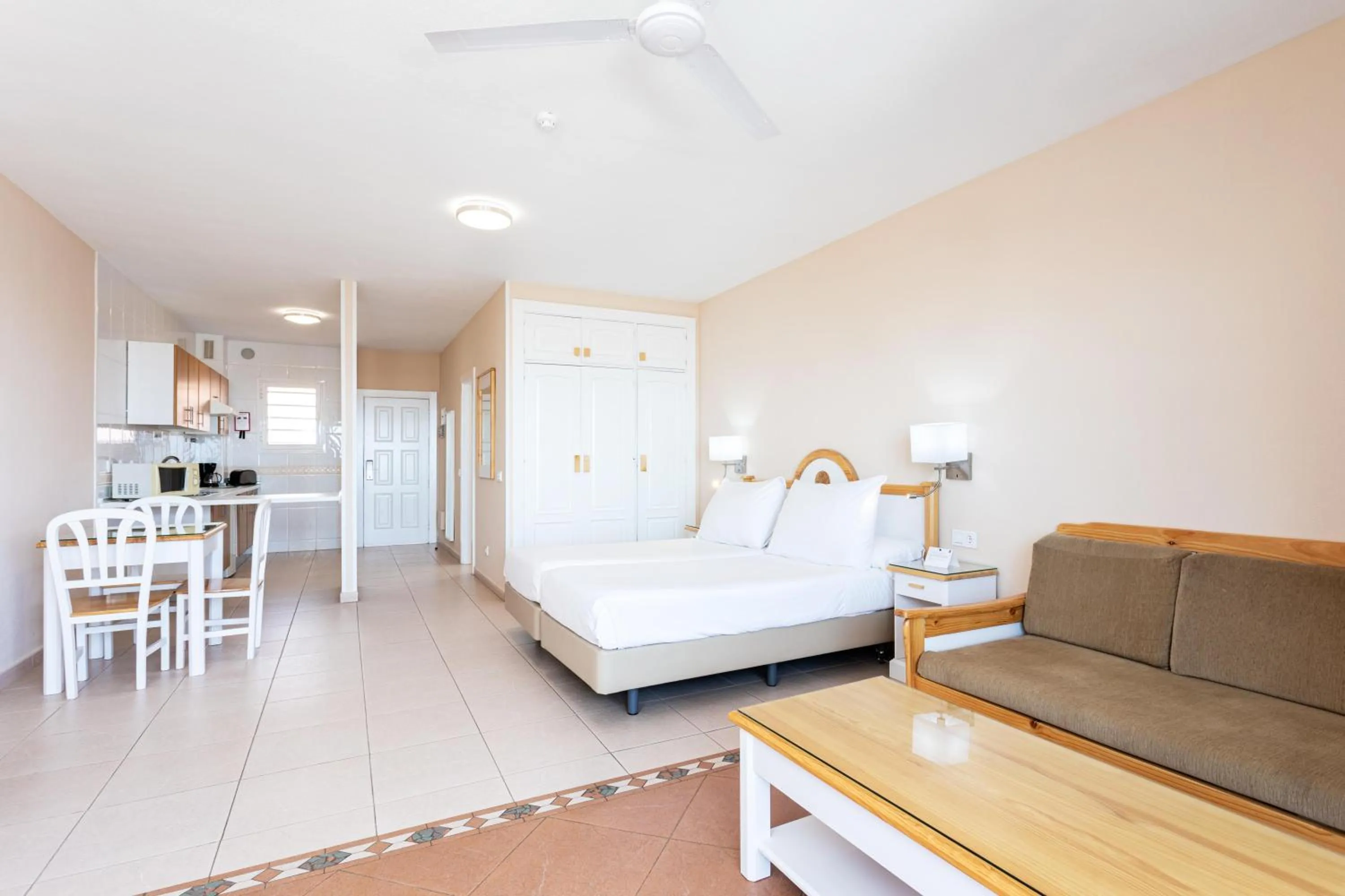 Photo of the whole room in Hotel El Duque