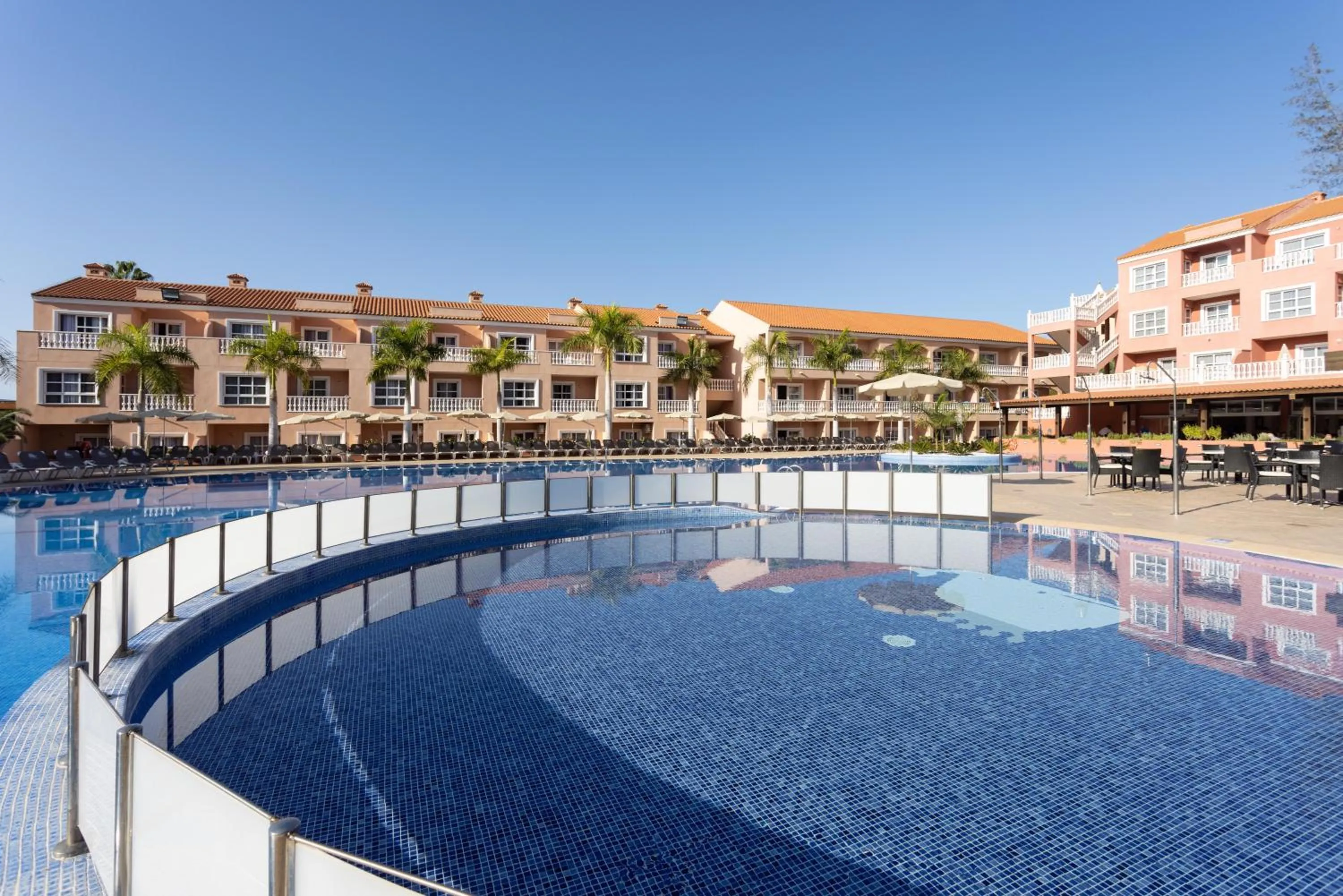 Swimming pool in Hotel El Duque