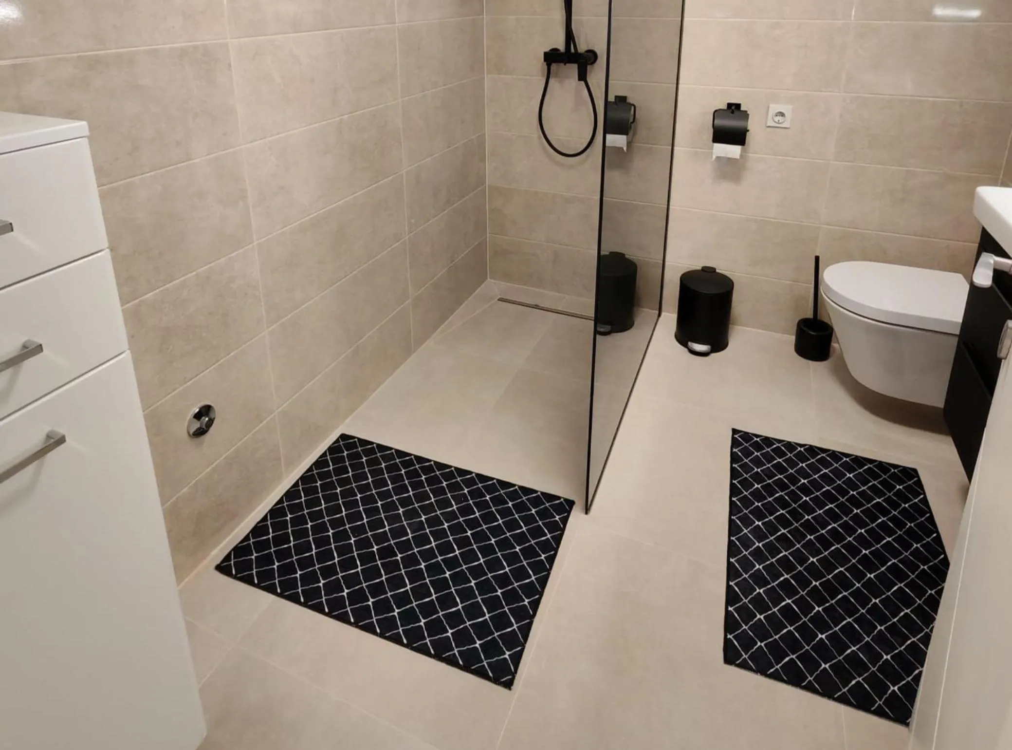 Bathroom in Apartments Mihovilovic - 50 m from beach