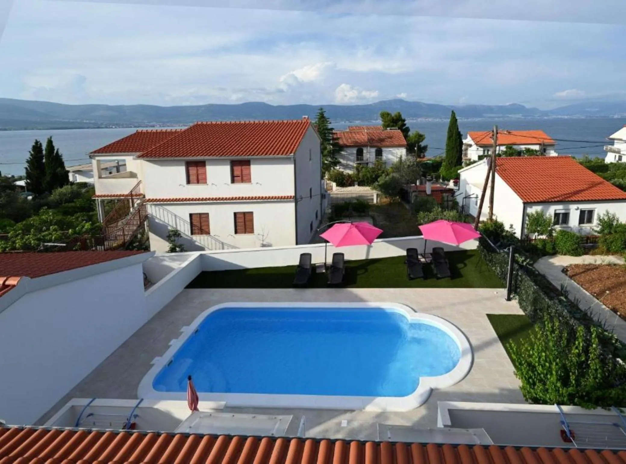 Property building in Apartments Mihovilovic - 50 m from beach