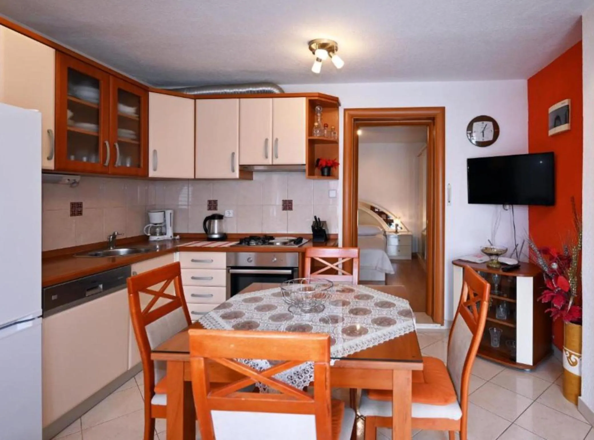 Dining area in Apartments Mihovilovic - 50 m from beach